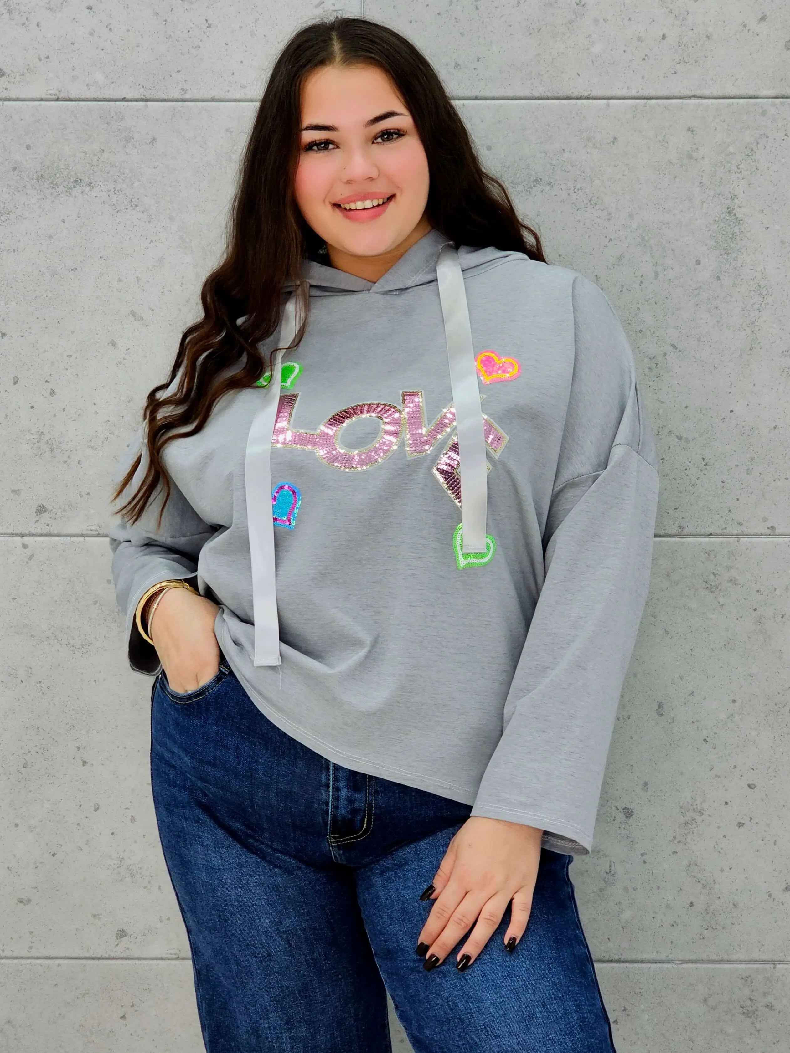 Bluza plus size StylowaXL LOVE – komfort i styl z błyskiem - Stylowa XL