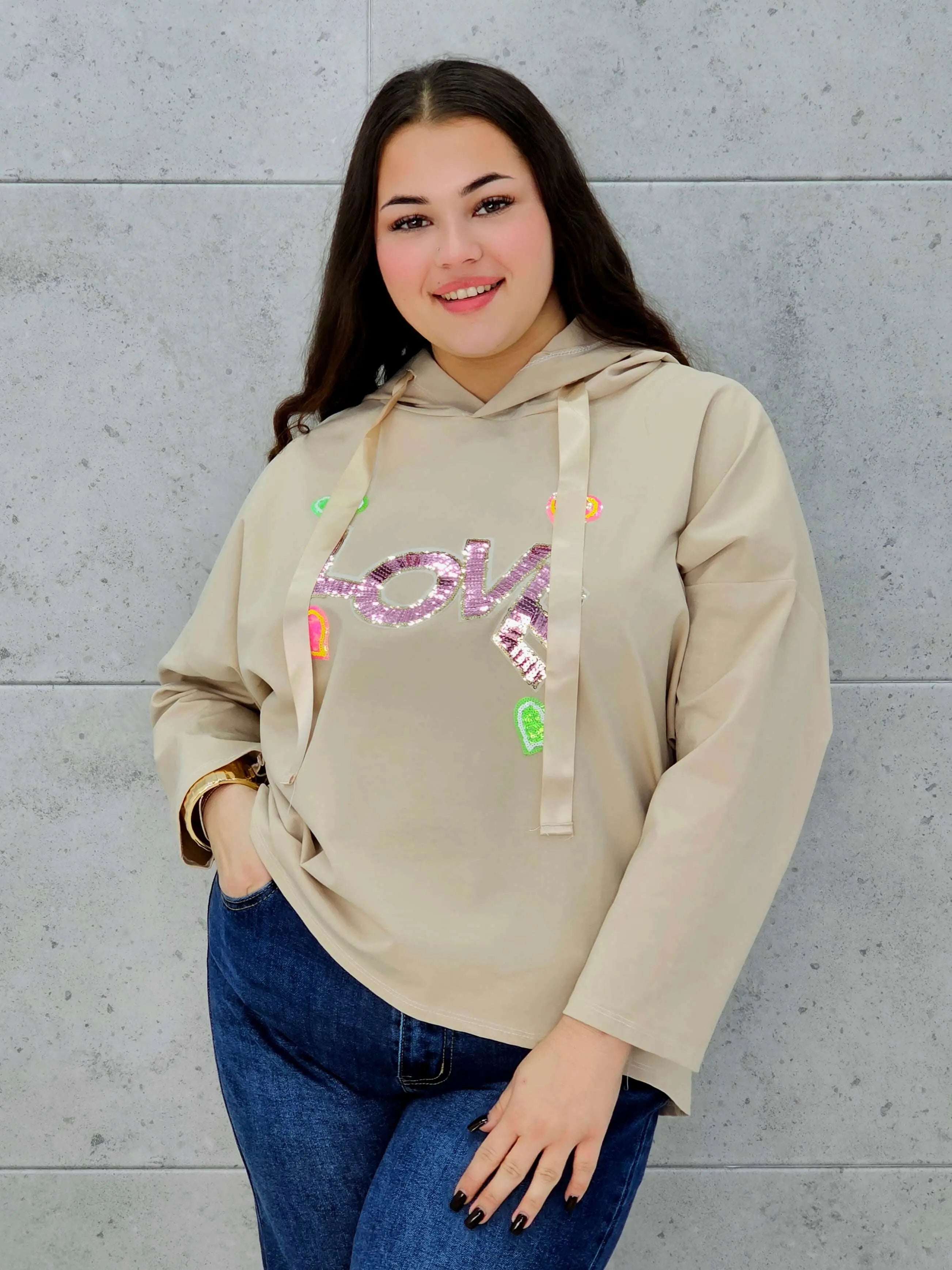 Bluza plus size StylowaXL LOVE – komfort i styl z błyskiem - Stylowa XL