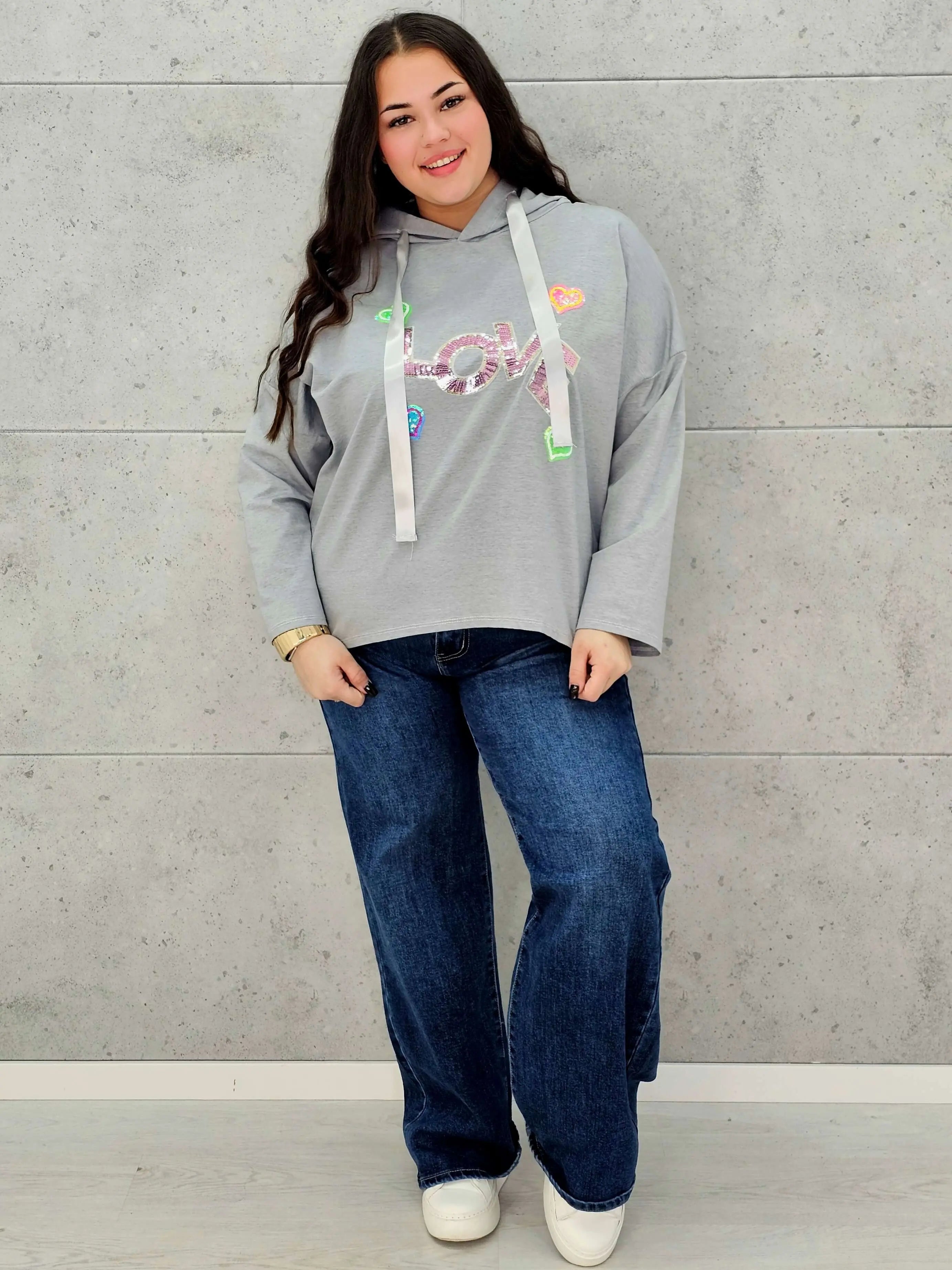 Bluza plus size StylowaXL LOVE – komfort i styl z błyskiem - Stylowa XL