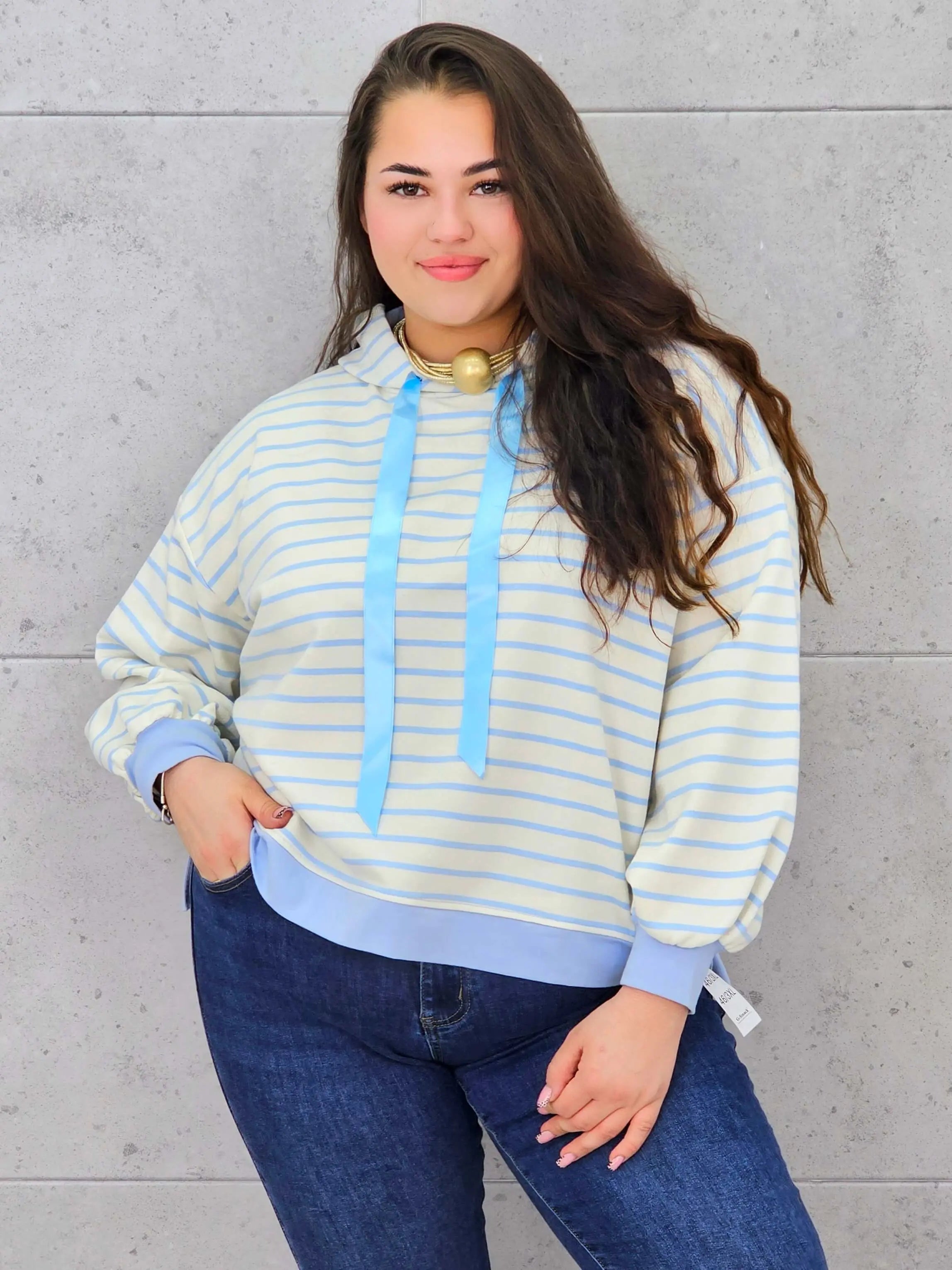 Bluza plus size w paski z kapturem – modna bluza XXL o kobiecym kroju Stylowa XL
