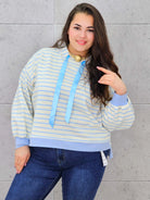 Bluza plus size w paski z kapturem – modna bluza XXL o kobiecym kroju Stylowa XL