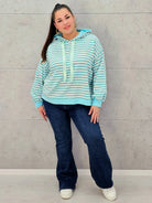 Bluza plus size w paski z kapturem – modna i wygodna bluza XXL Stylowa XL