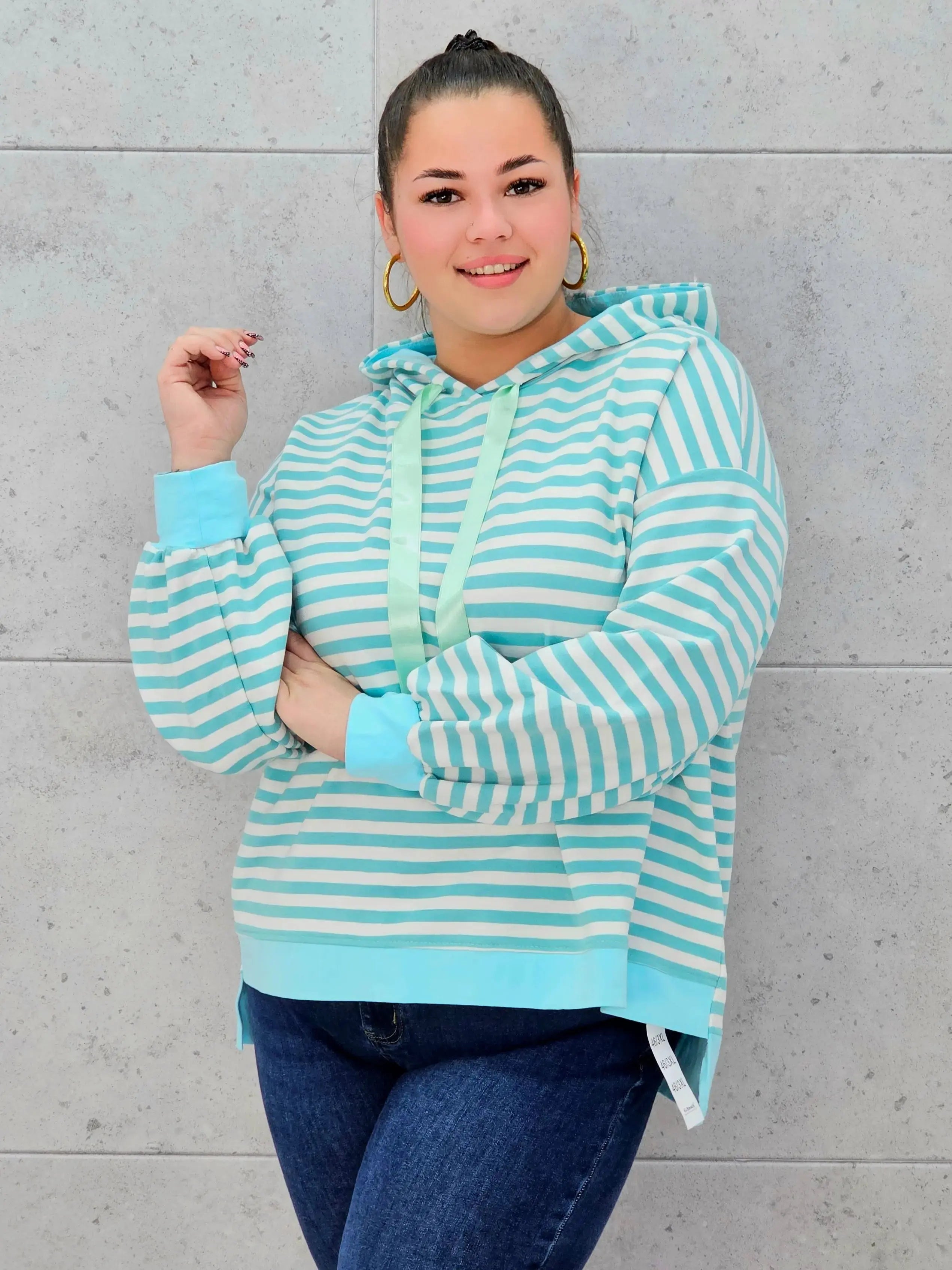 Bluza plus size w paski z kapturem – modna i wygodna bluza XXL Stylowa XL