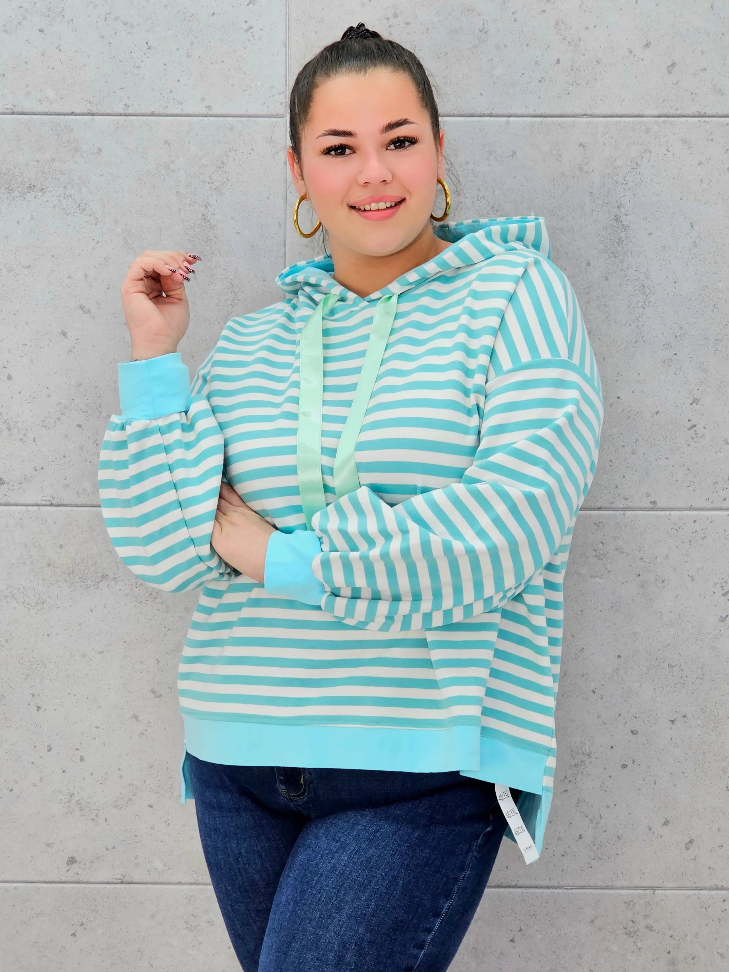 Bluza plus size w paski z kapturem – modna i wygodna bluza XXL Stylowa XL