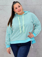 Bluza plus size w paski z kapturem – modna i wygodna bluza XXL Stylowa XL