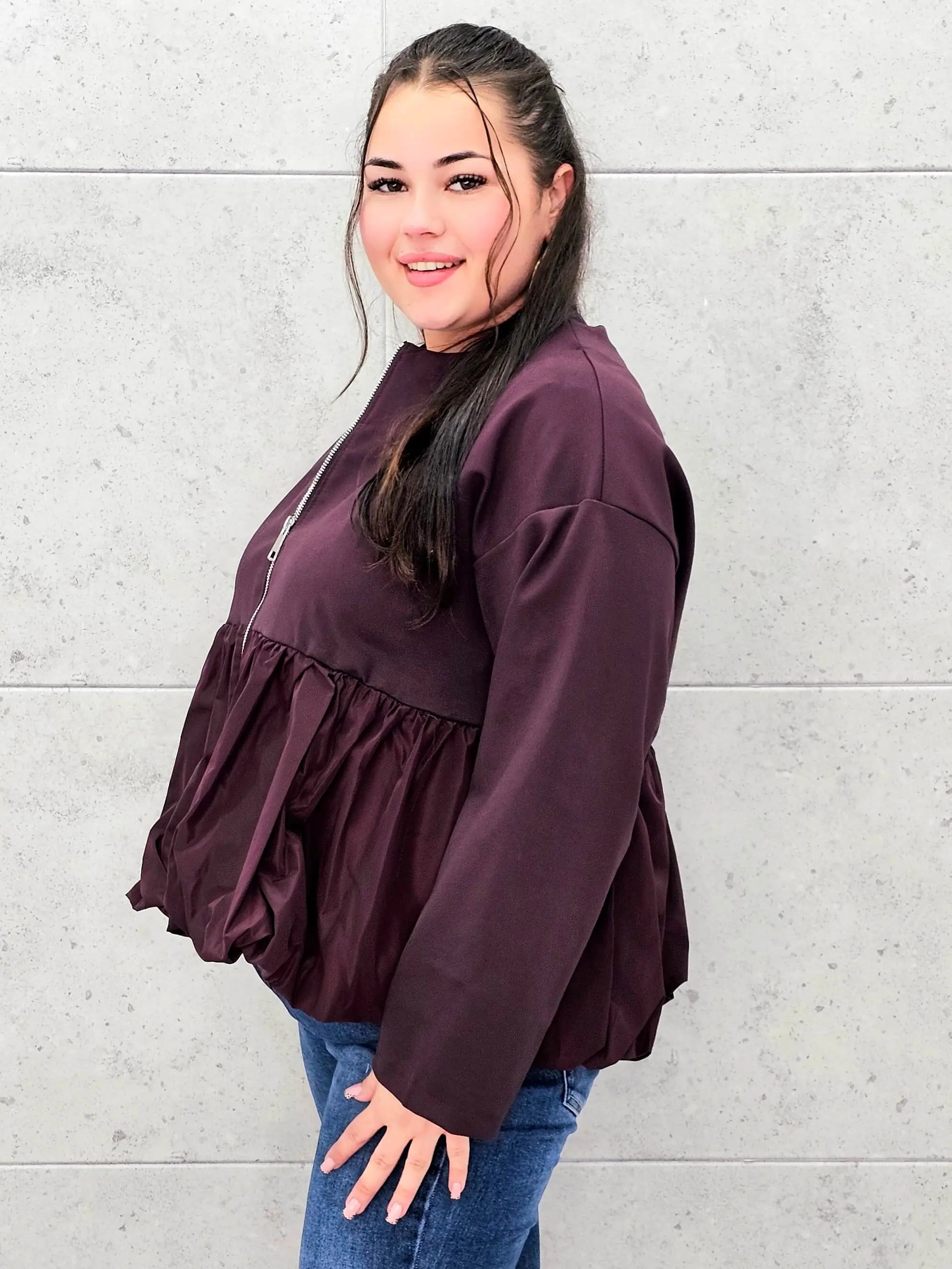 Bluza plus size z falbaną – modna, kobieca i wygodna Stylowa XL