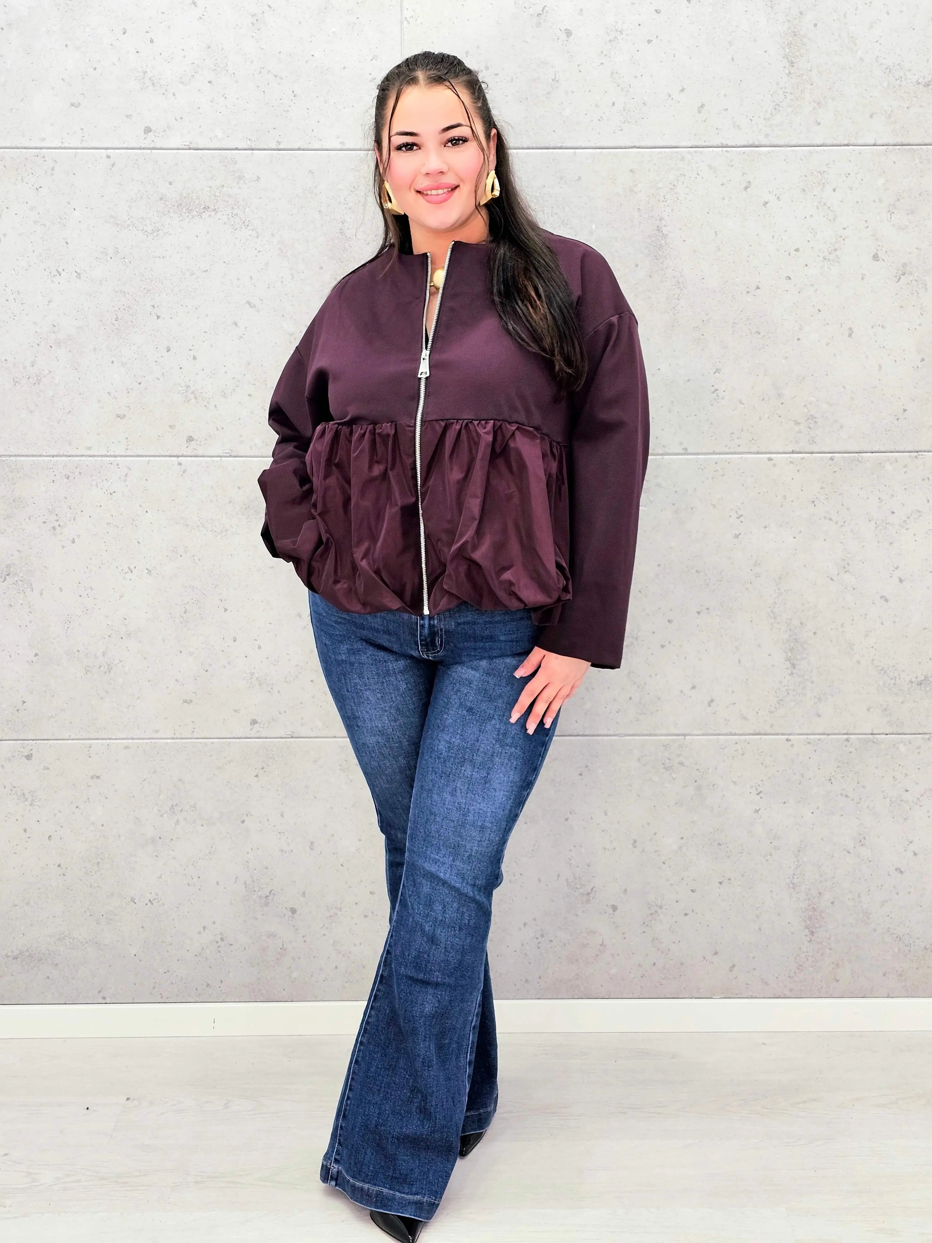 Bluza plus size z falbaną – modna, kobieca i wygodna Stylowa XL