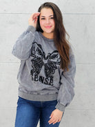 Bluza plus size z haftem i błyszczącymi akcentami – stylowa odzież XXL dla kobiet Stylowa XL