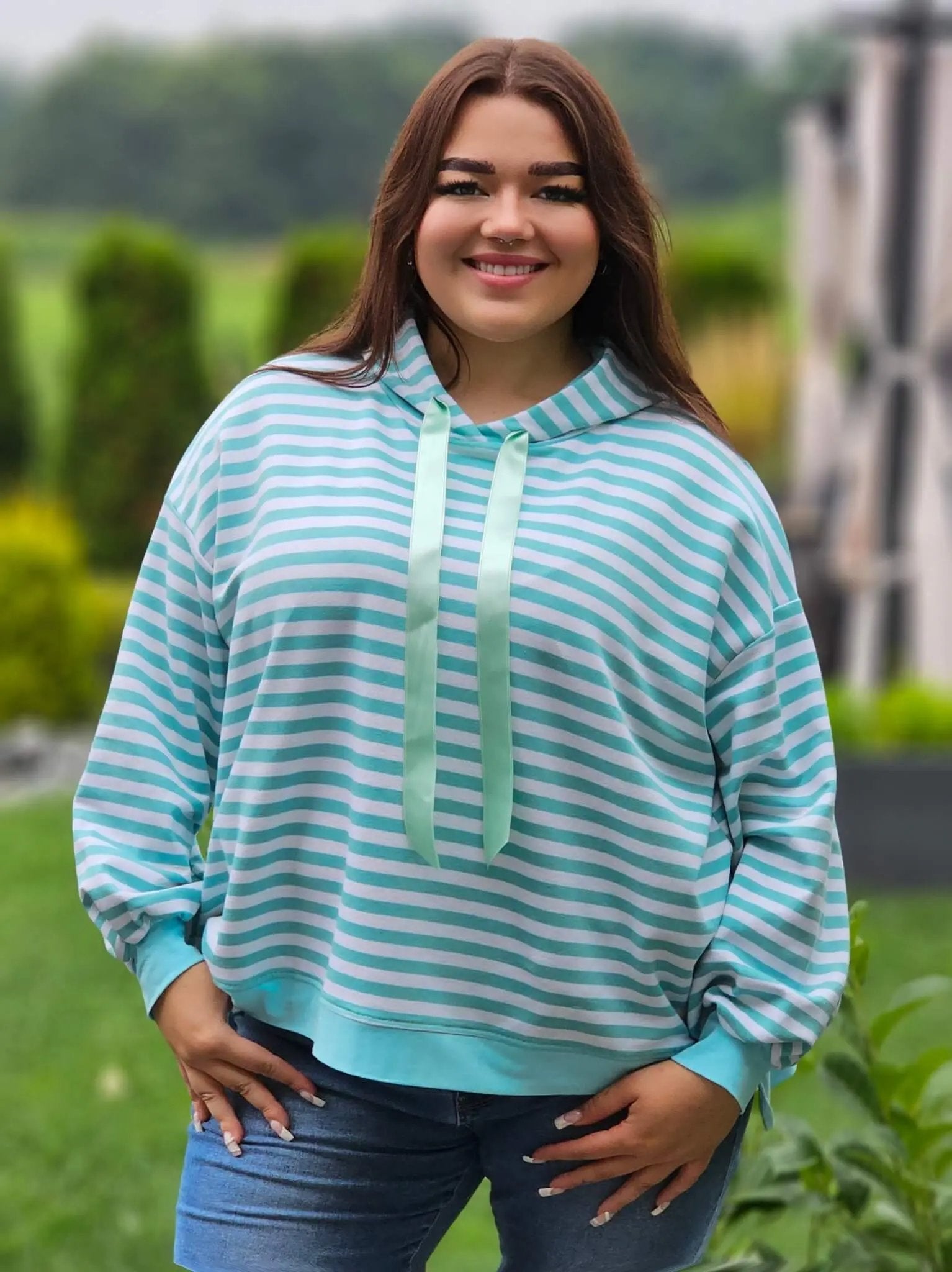 Bluza w paski z kapturem Stylowa XL