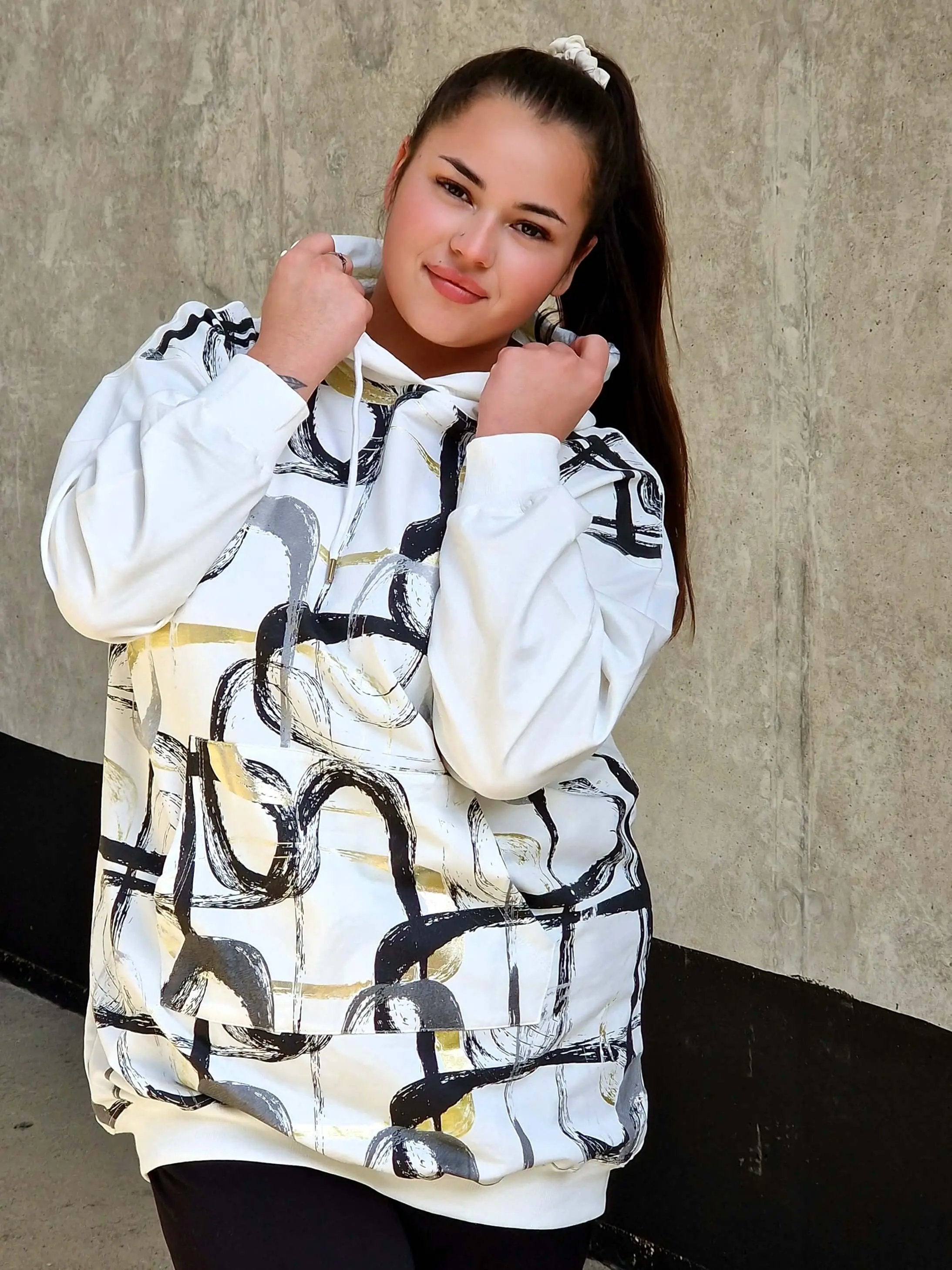 Bluza z abstrakcyjnym printem Stylowa XL