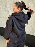 Bluza z abstrakcyjnym printem Stylowa XL