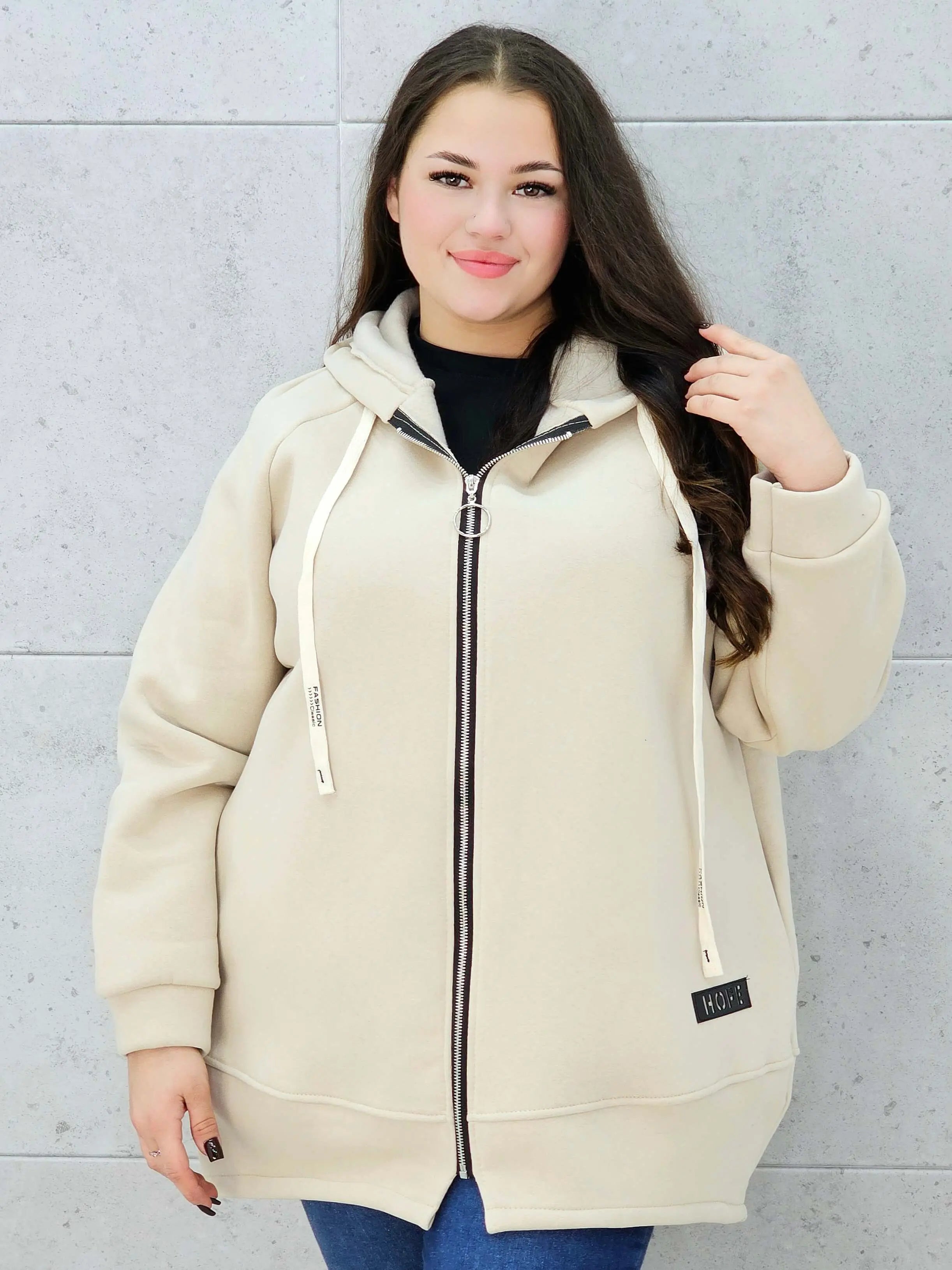 bluza z kapturem na suwak beżowa plus size – przód