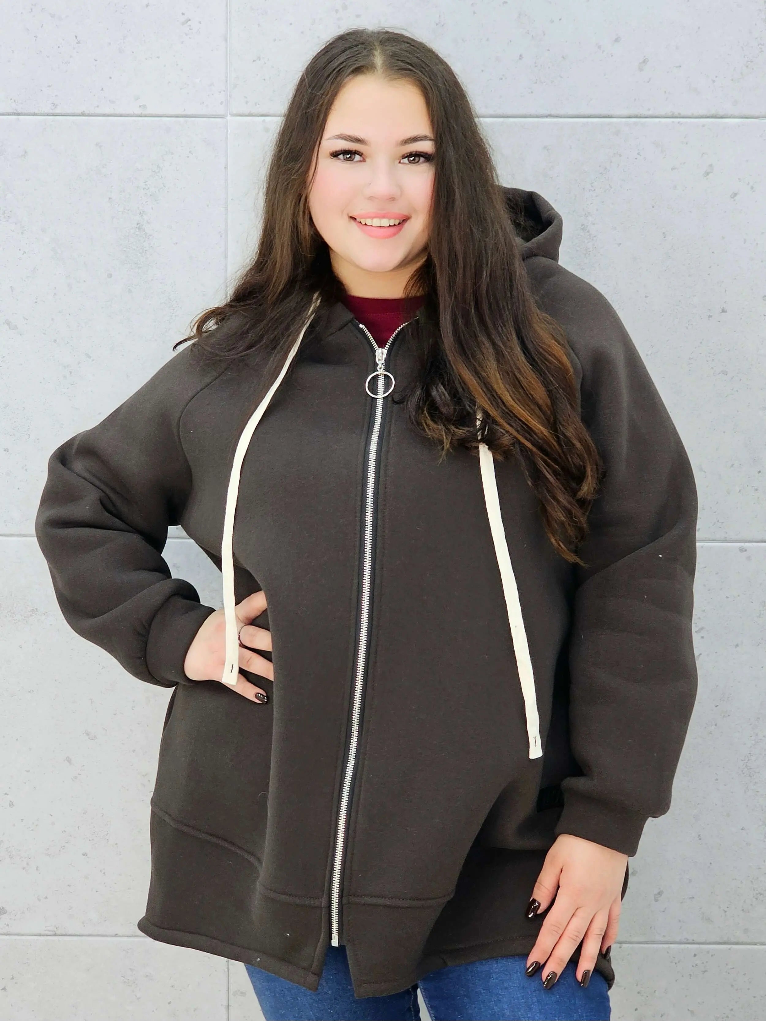 bluza z kapturem na suwak beżowa plus size – przód