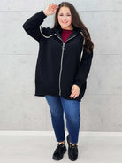 bluza z kapturem czarna plus size – przód w całości 