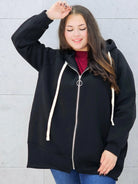 bluza z kapturem czarna plus size – przód z bluzka 