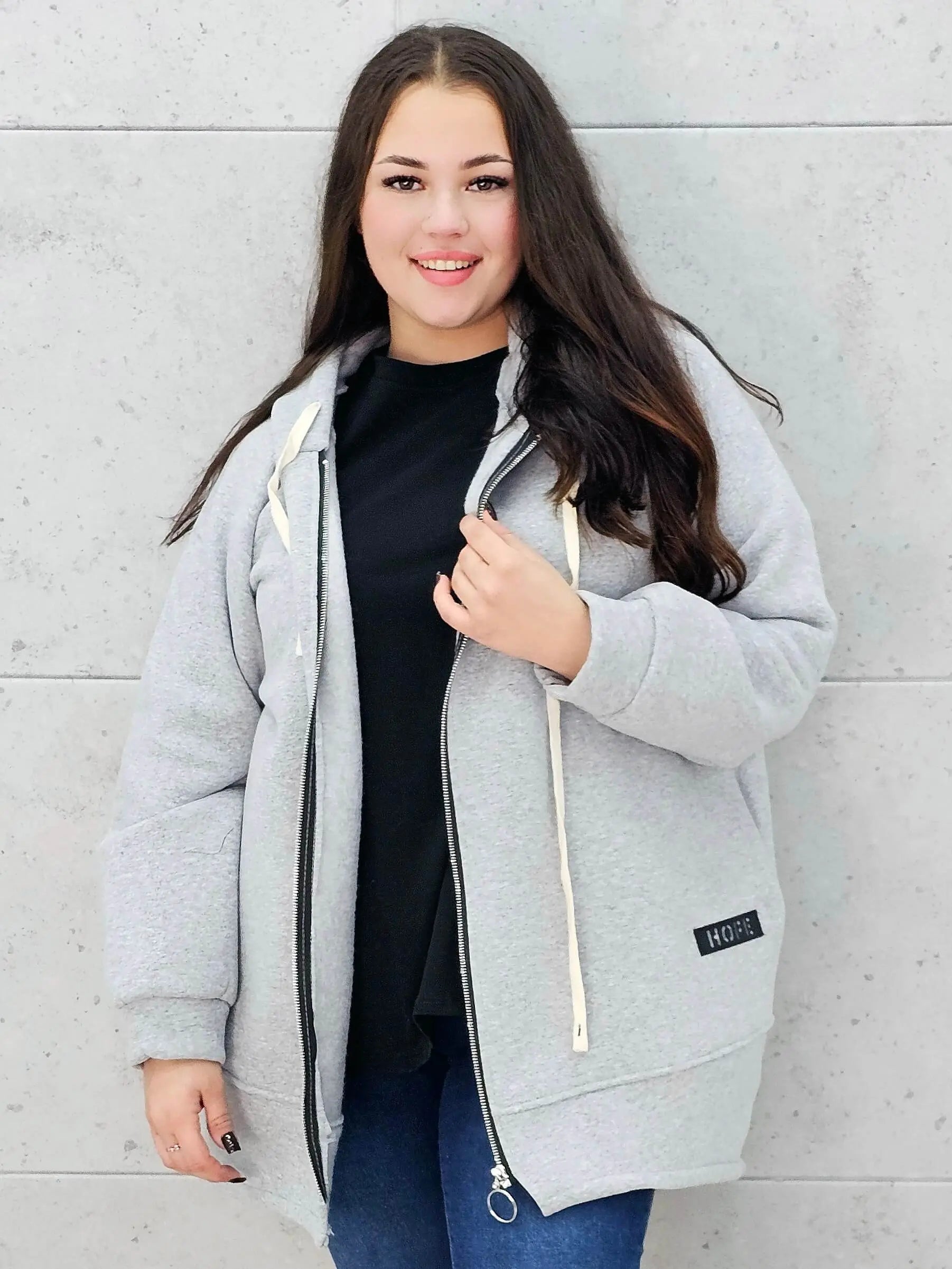 bluza z kapturem szara plus size – przód rozpięty 