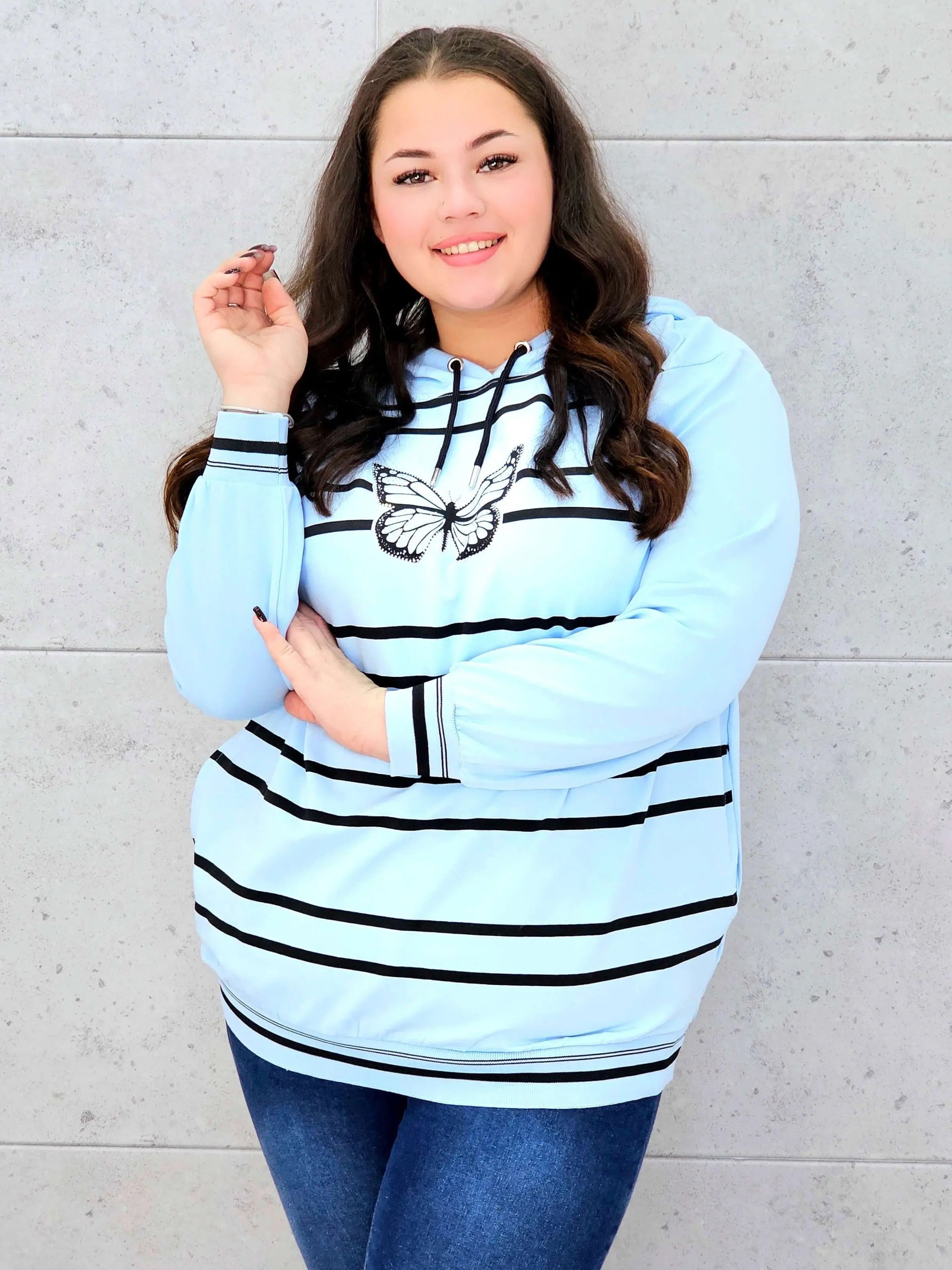 Bluza z kapturem z motylem – styl i wygoda w modzie plus size Stylowa XL