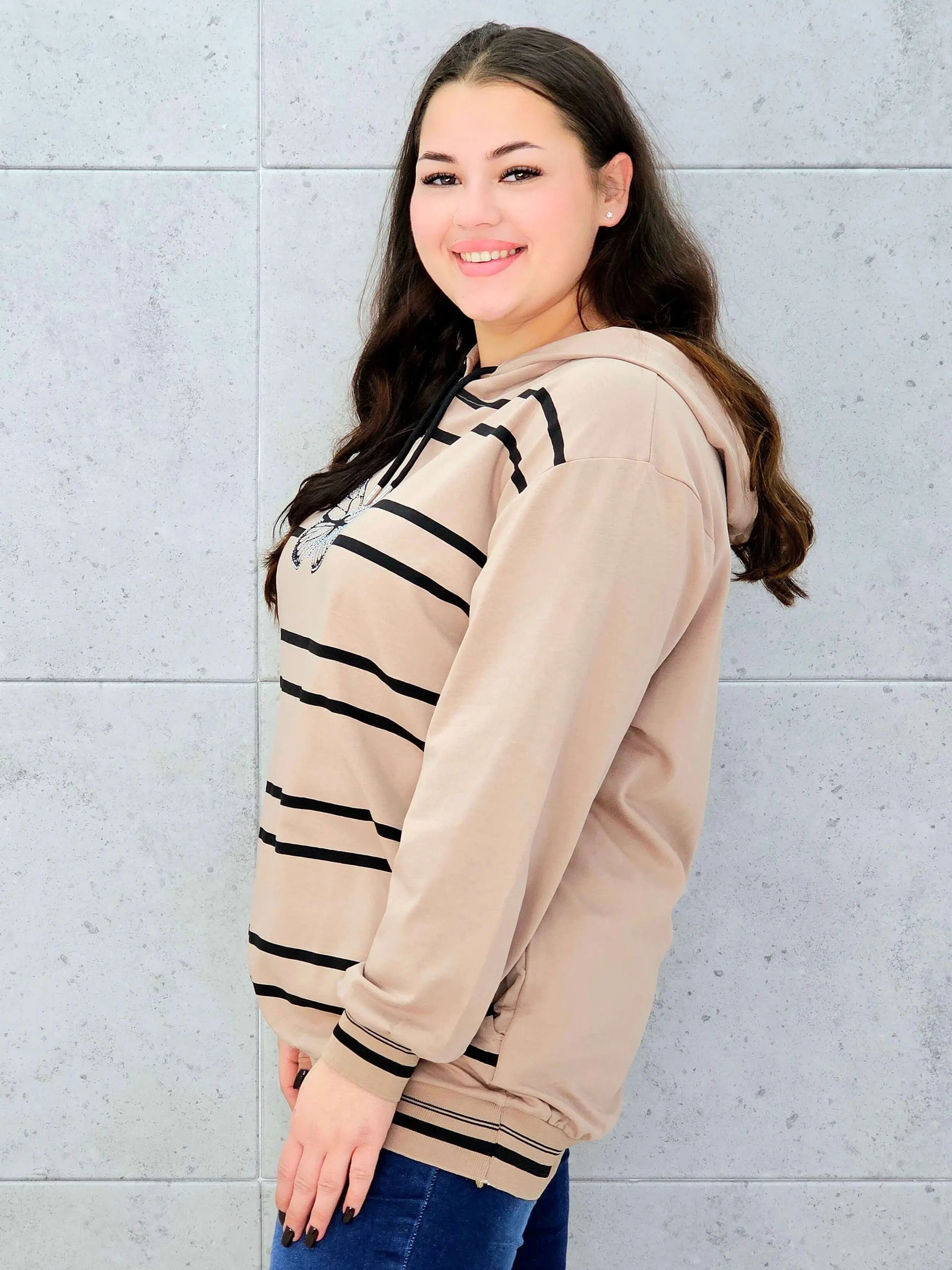 Bluza z kapturem z motylem – styl i wygoda w modzie plus size Stylowa XL