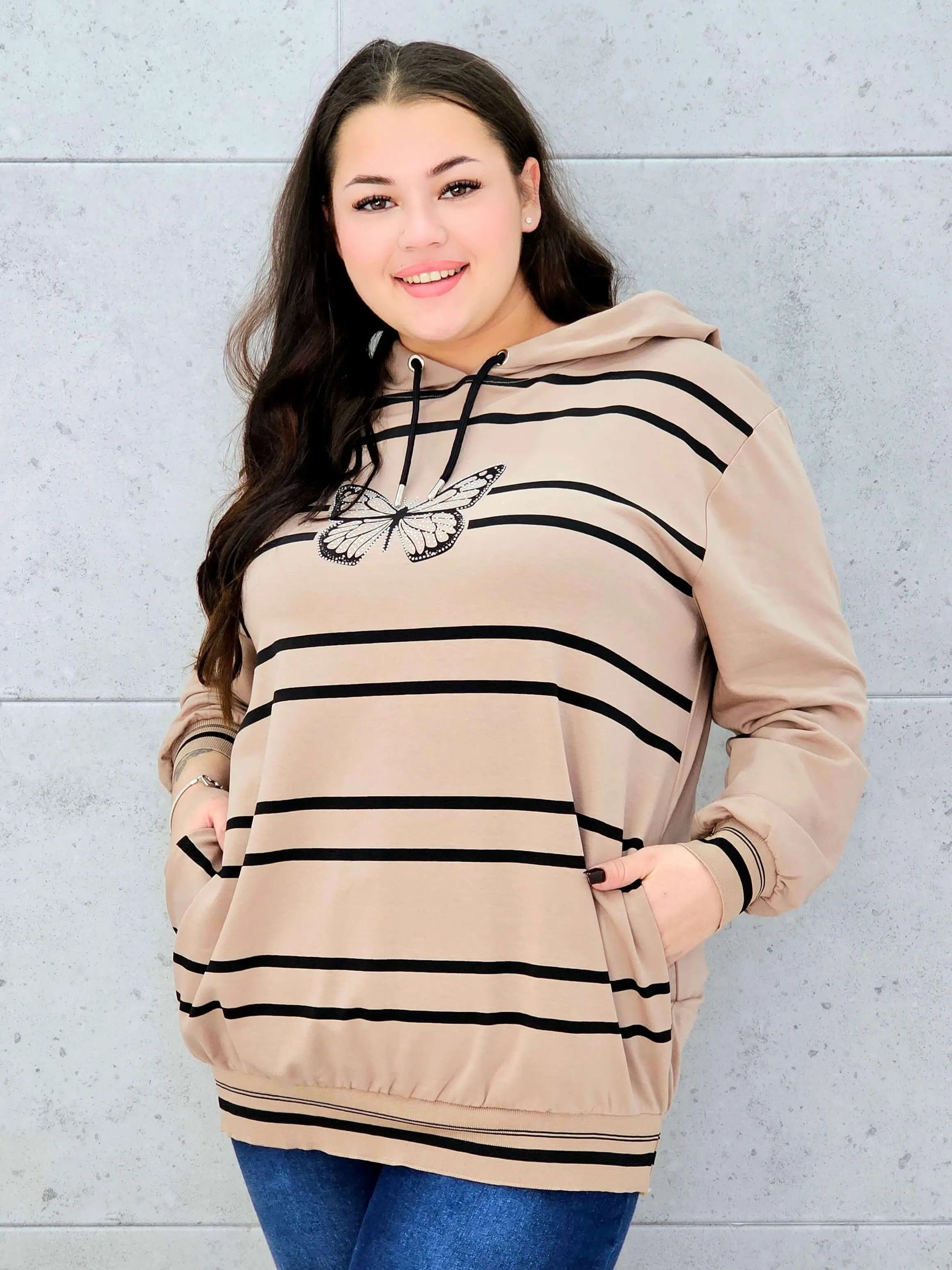 Bluza z kapturem z motylem – styl i wygoda w modzie plus size Stylowa XL