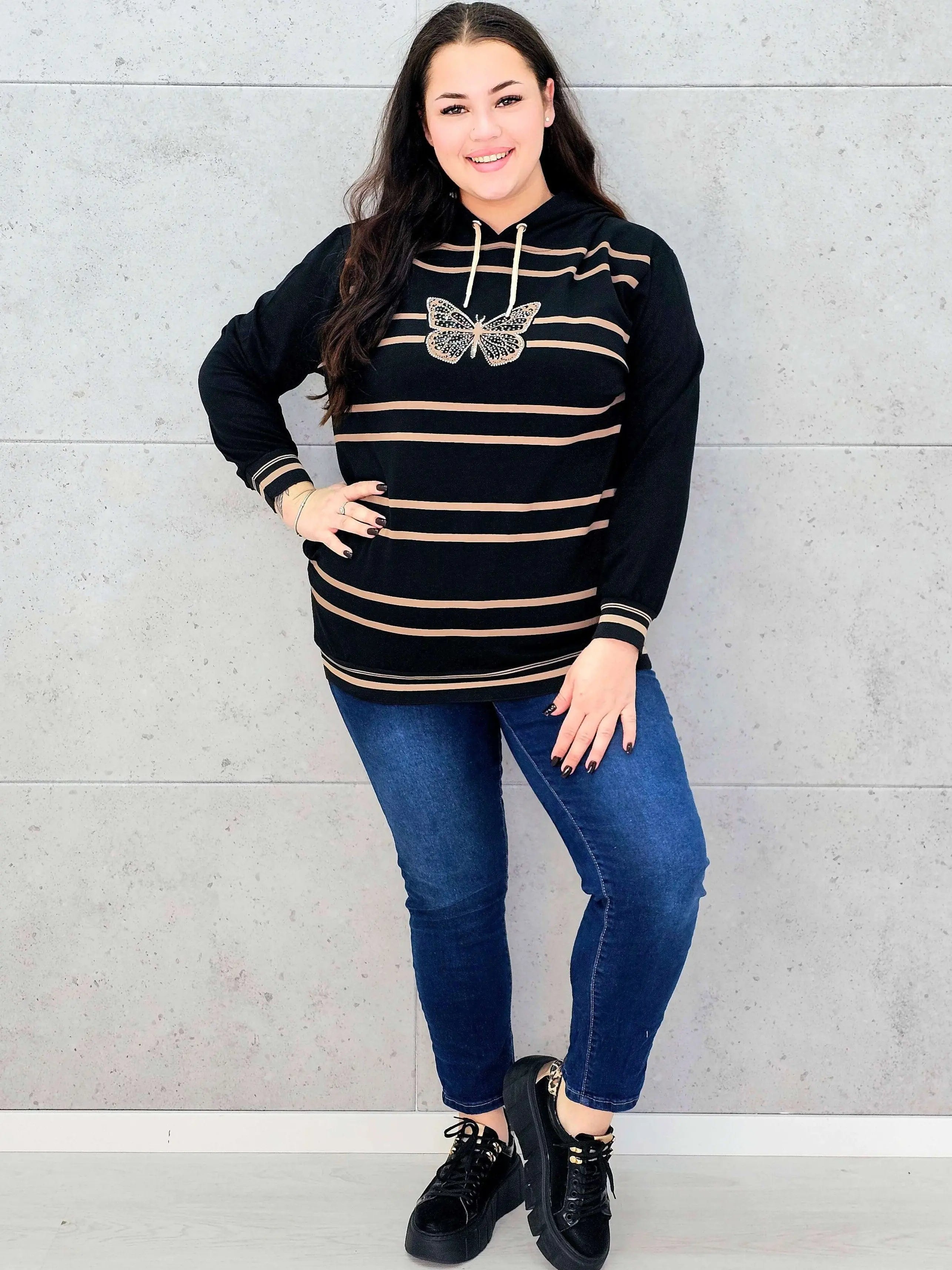 Bluza z kapturem z motylem – styl i wygoda w modzie plus size Stylowa XL