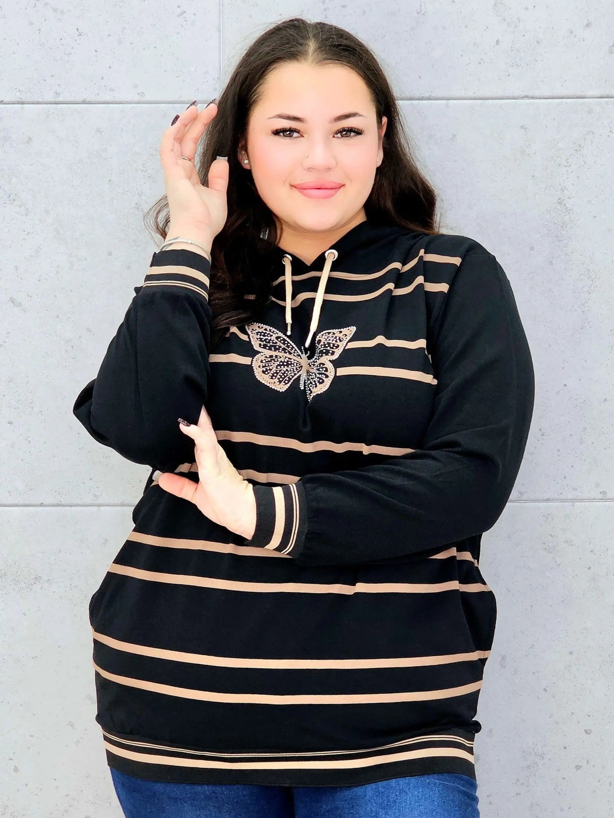 Bluza z kapturem z motylem – styl i wygoda w modzie plus size Stylowa XL