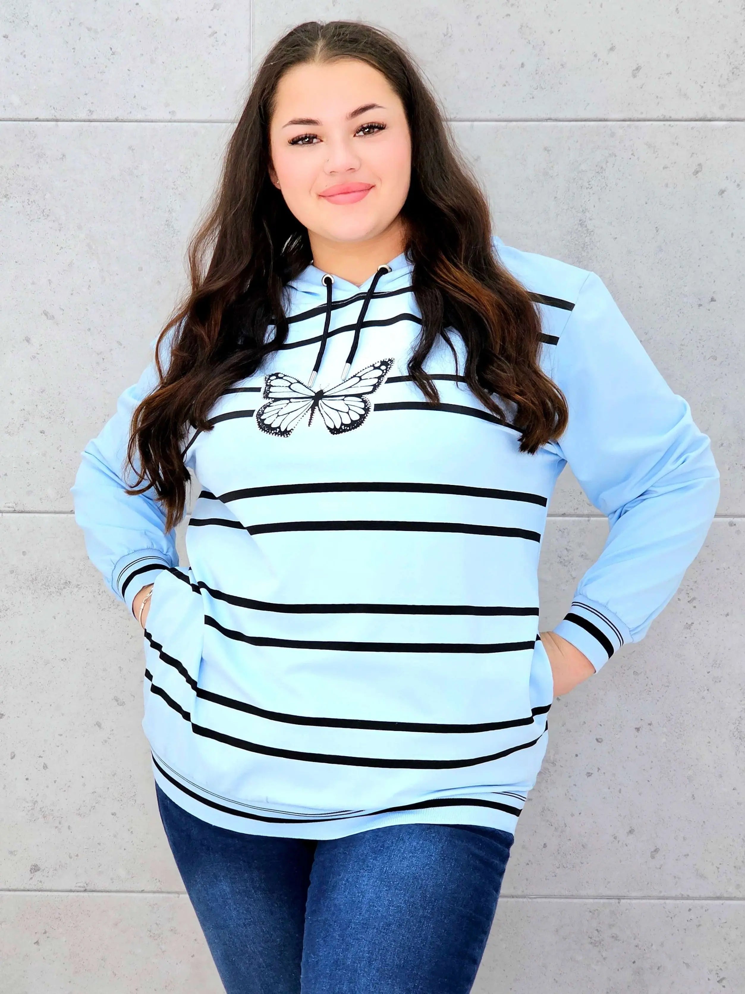 Bluza z kapturem z motylem – styl i wygoda w modzie plus size Stylowa XL
