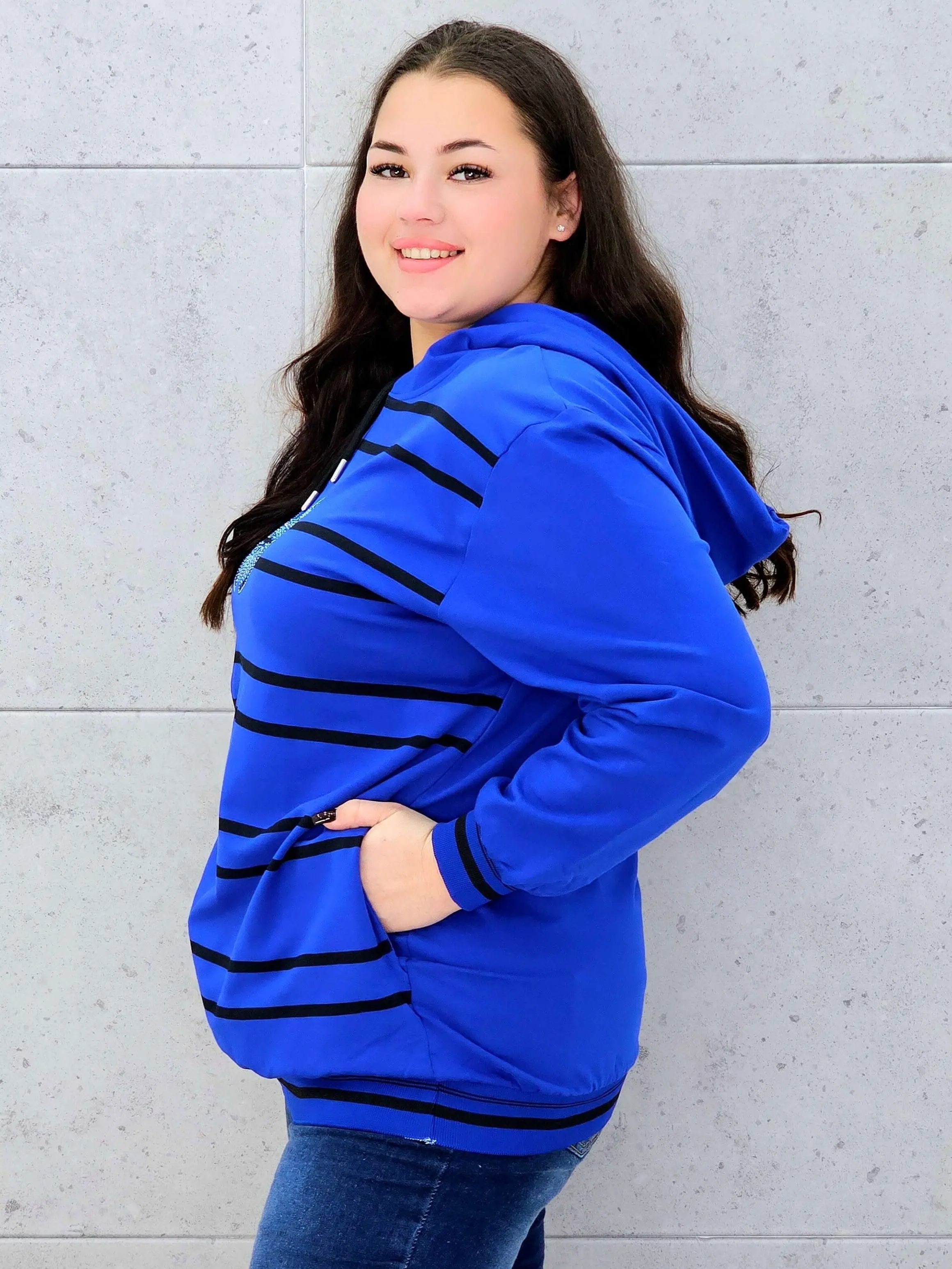 Bluza z kapturem z motylem – styl i wygoda w modzie plus size Stylowa XL