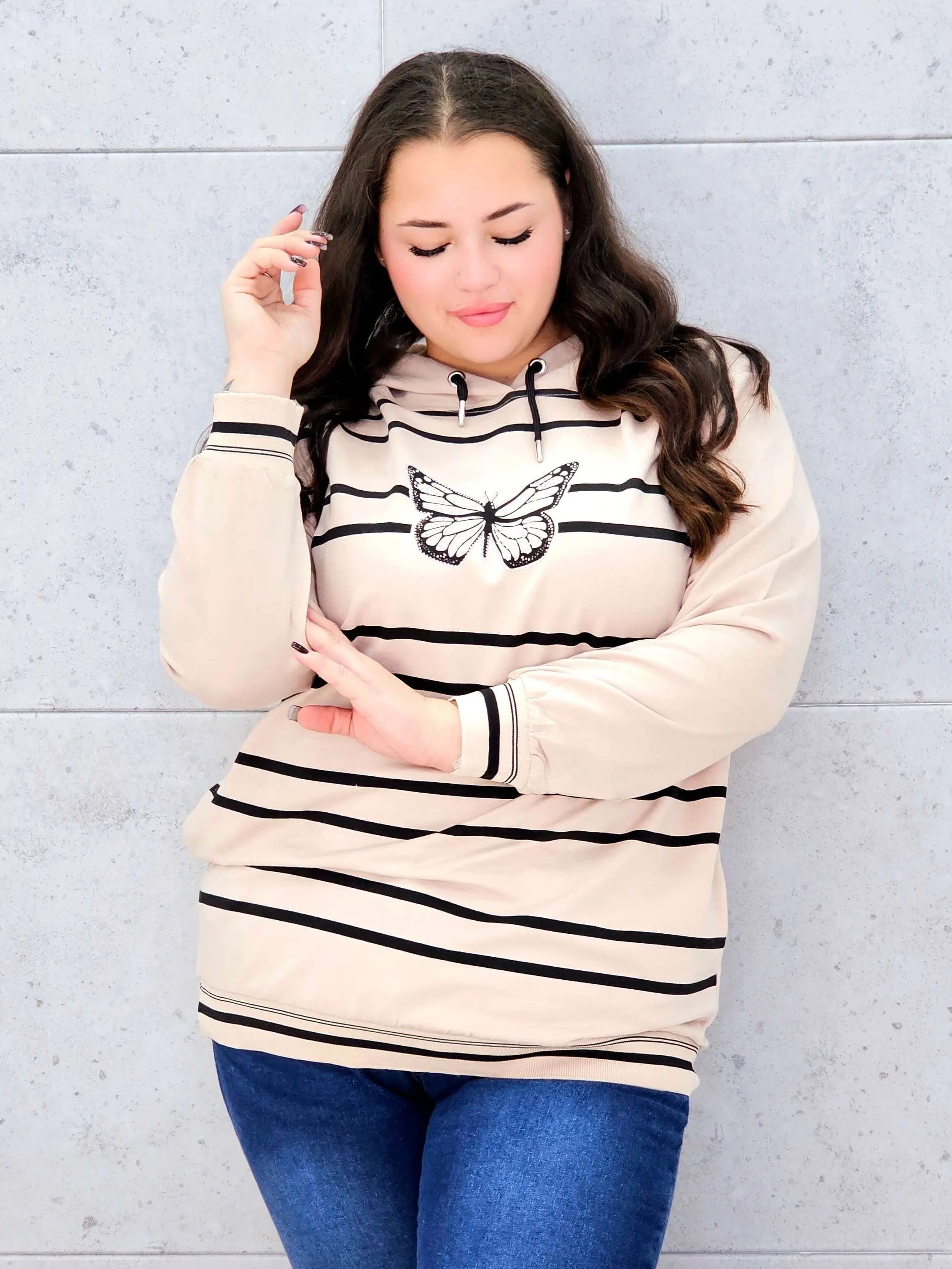 Bluza z kapturem z motylem – styl i wygoda w modzie plus size Stylowa XL