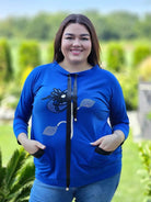 Bluza z kwiatowym nadrukiem i satynowymi detalami Stylowa XL