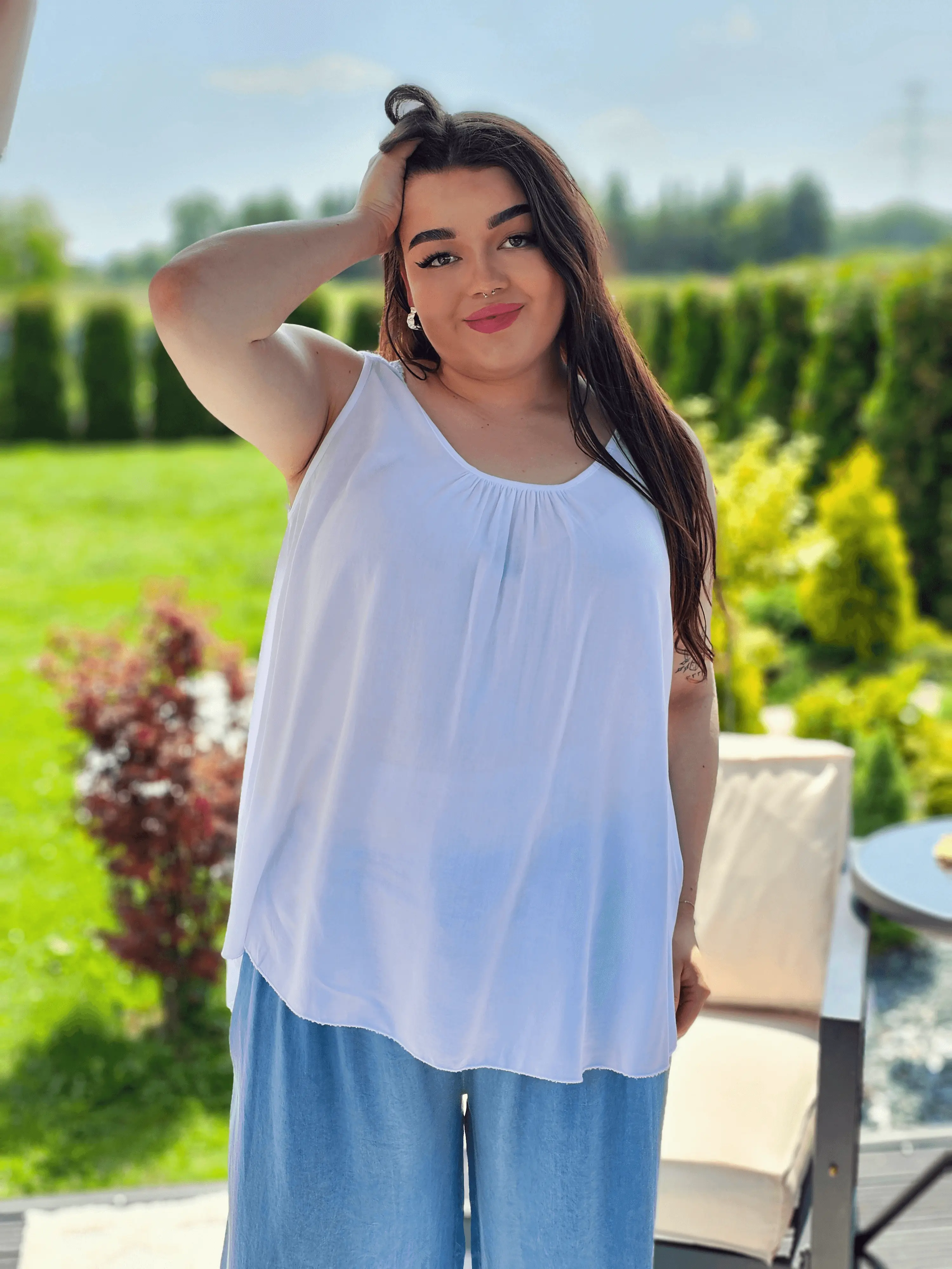 Bluzka Bez Rękawów z Koronkowym Panelem na Plecach -  cztery kolory Stylowa XL