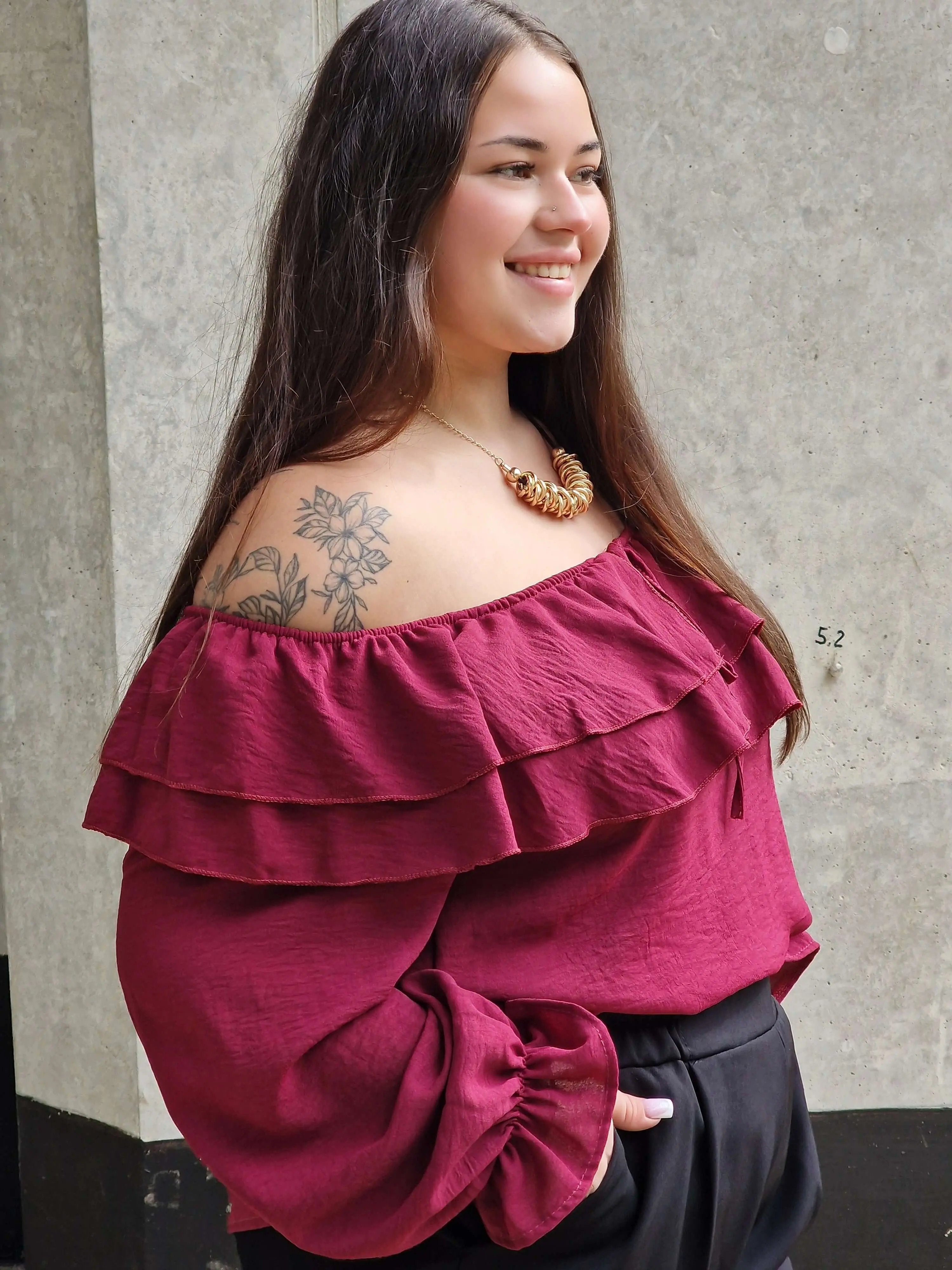 Bluzka Hiszpanka z Falbanami - Kobiecość i Elegancja Stylowa XL