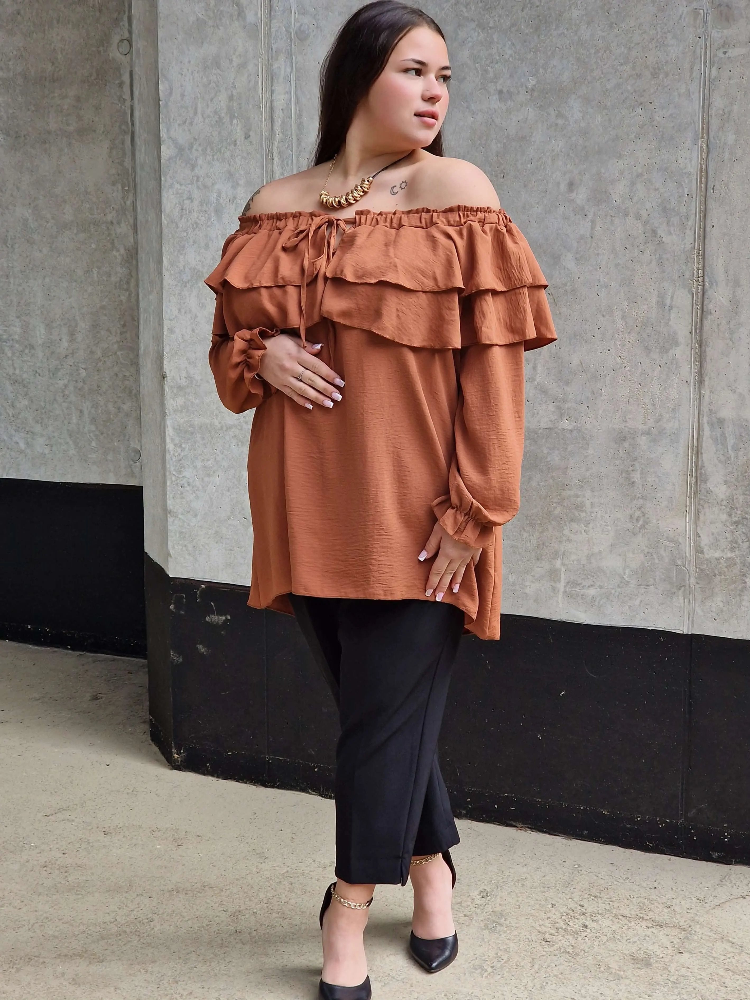 Bluzka Hiszpanka z Falbanami - Kobiecość i Elegancja Stylowa XL