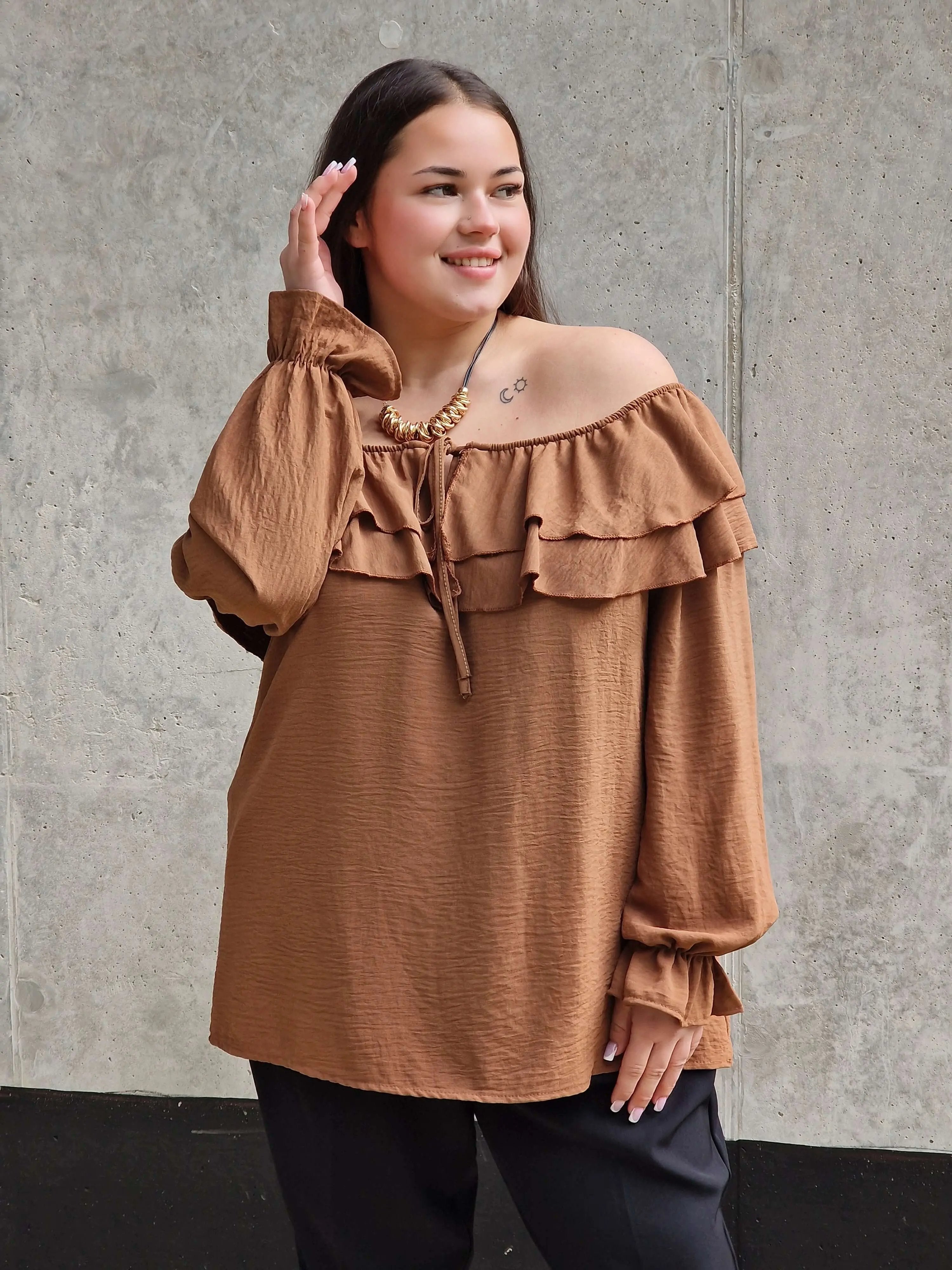 Bluzka Hiszpanka z Falbanami - Kobiecość i Elegancja Stylowa XL