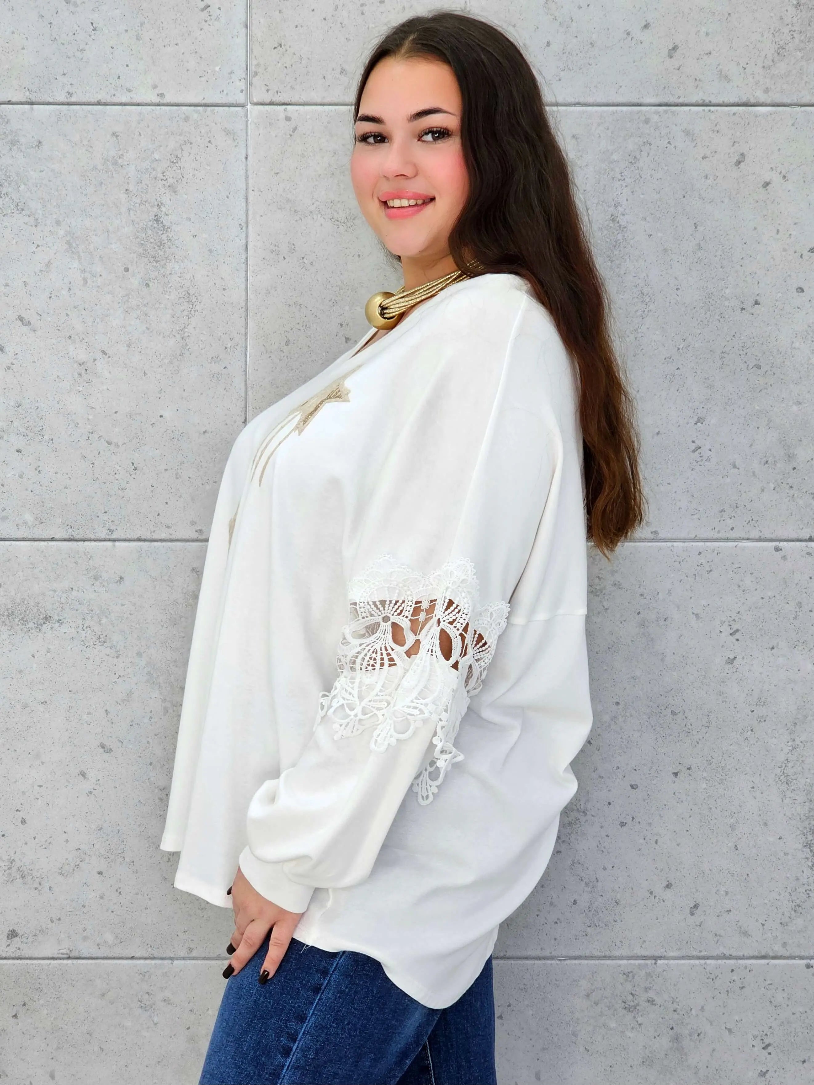 Bluzka LIVANS plus size StylowaXL – kobiecy styl i subtelny blask - Stylowa XL