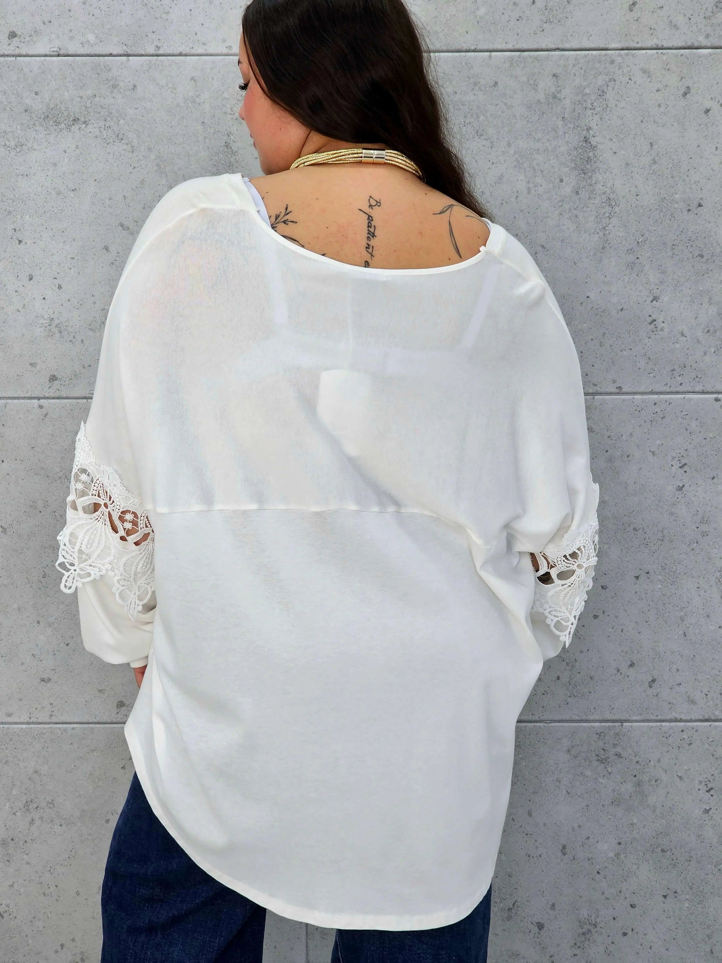 Bluzka LIVANS plus size StylowaXL – kobiecy styl i subtelny blask - Stylowa XL