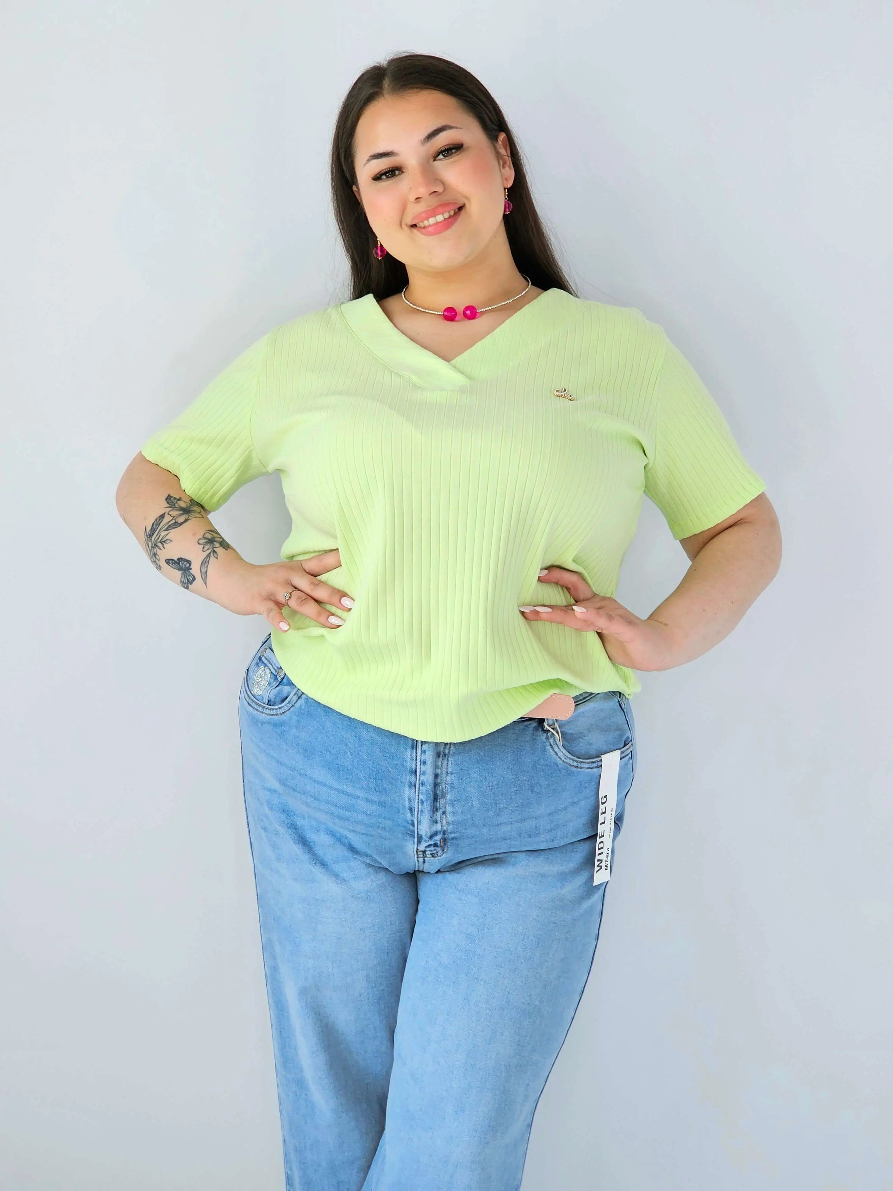 Bluzka Plus Size Prążkowana Z Dekoltem V I Krótkim Rękawem Stylowa XL