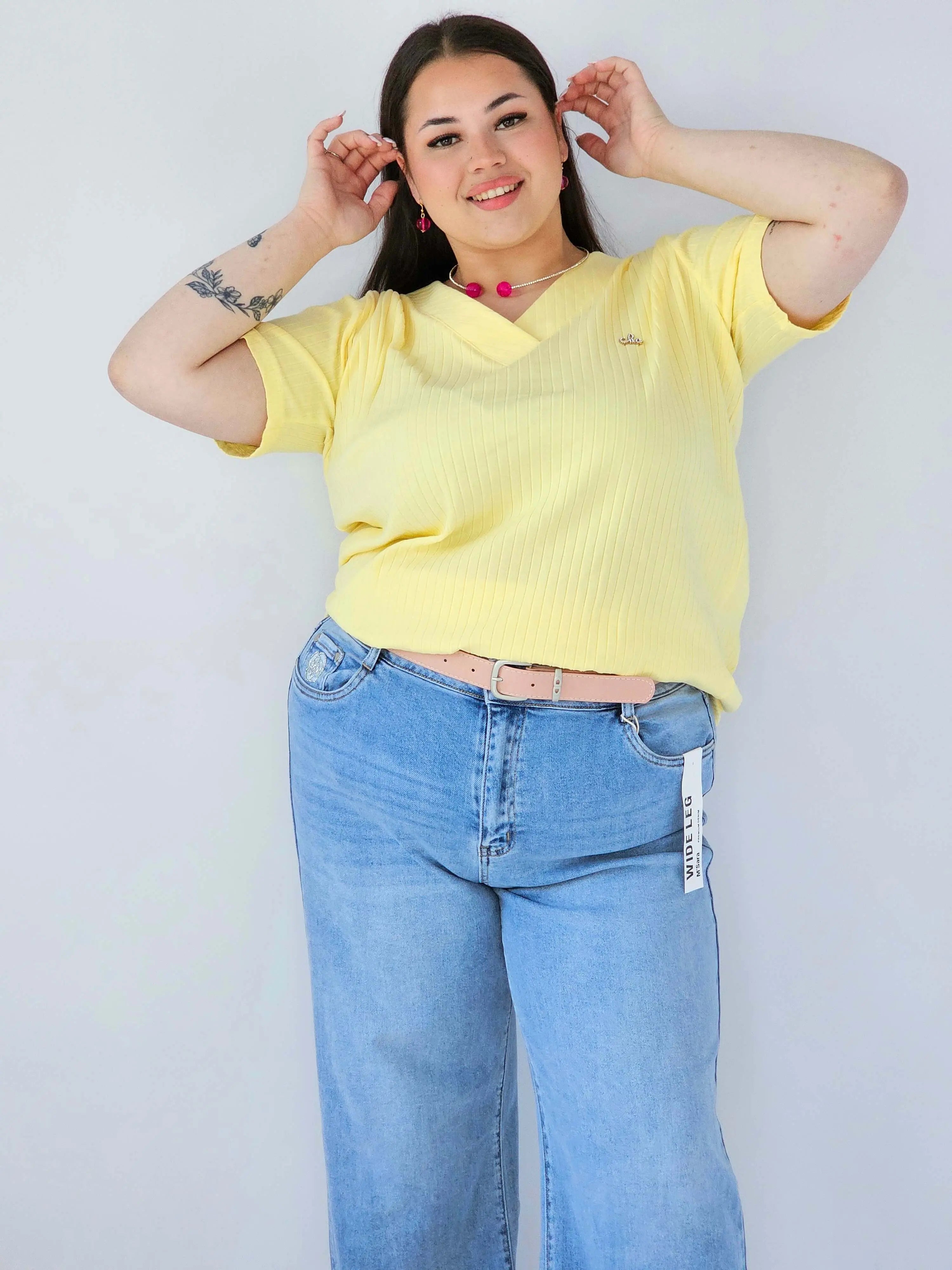 Bluzka Plus Size Prążkowana Z Dekoltem V I Krótkim Rękawem Stylowa XL