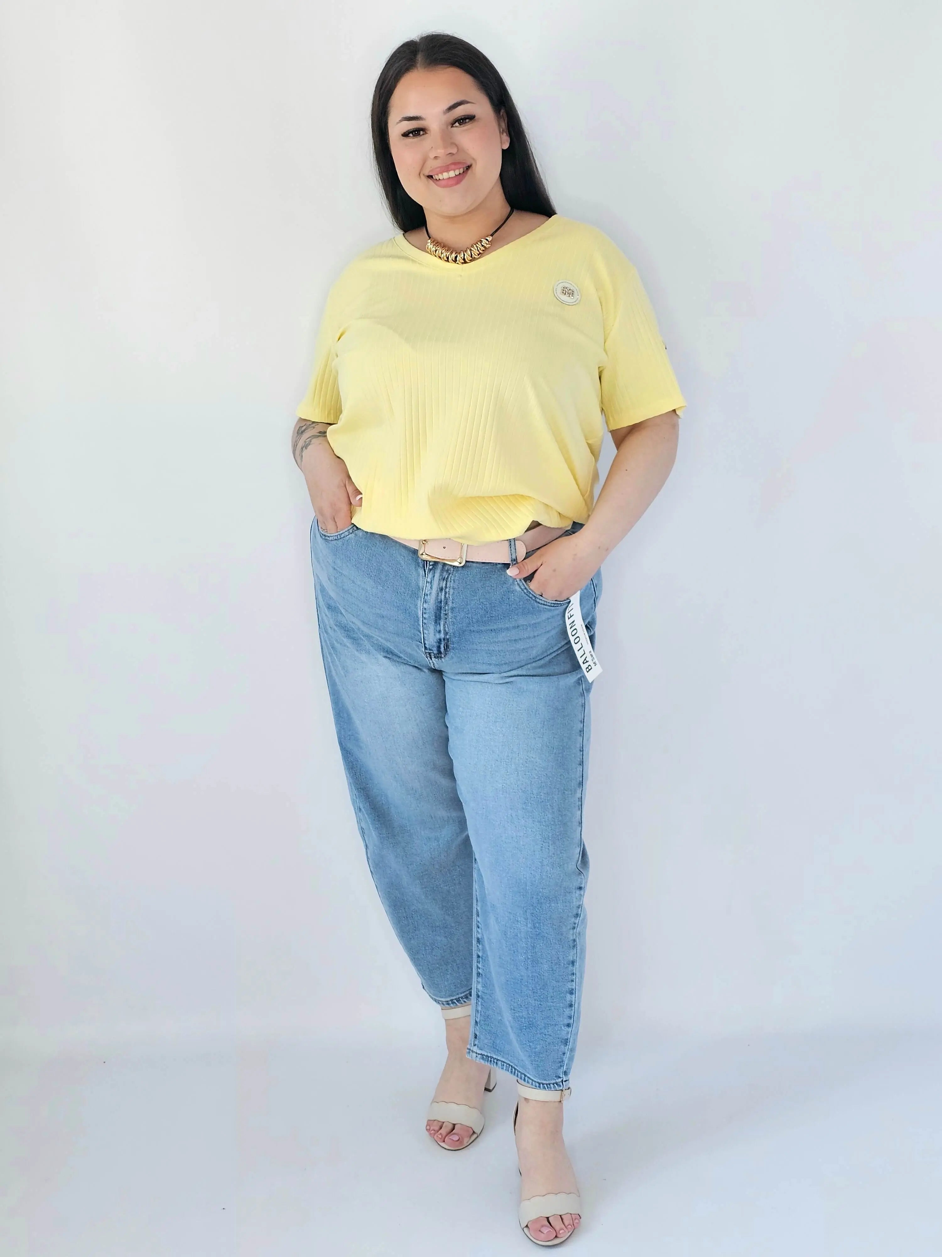 Bluzka Plus Size Z Dekoltem V I Ozdobną Aplikacją Stylowa XL