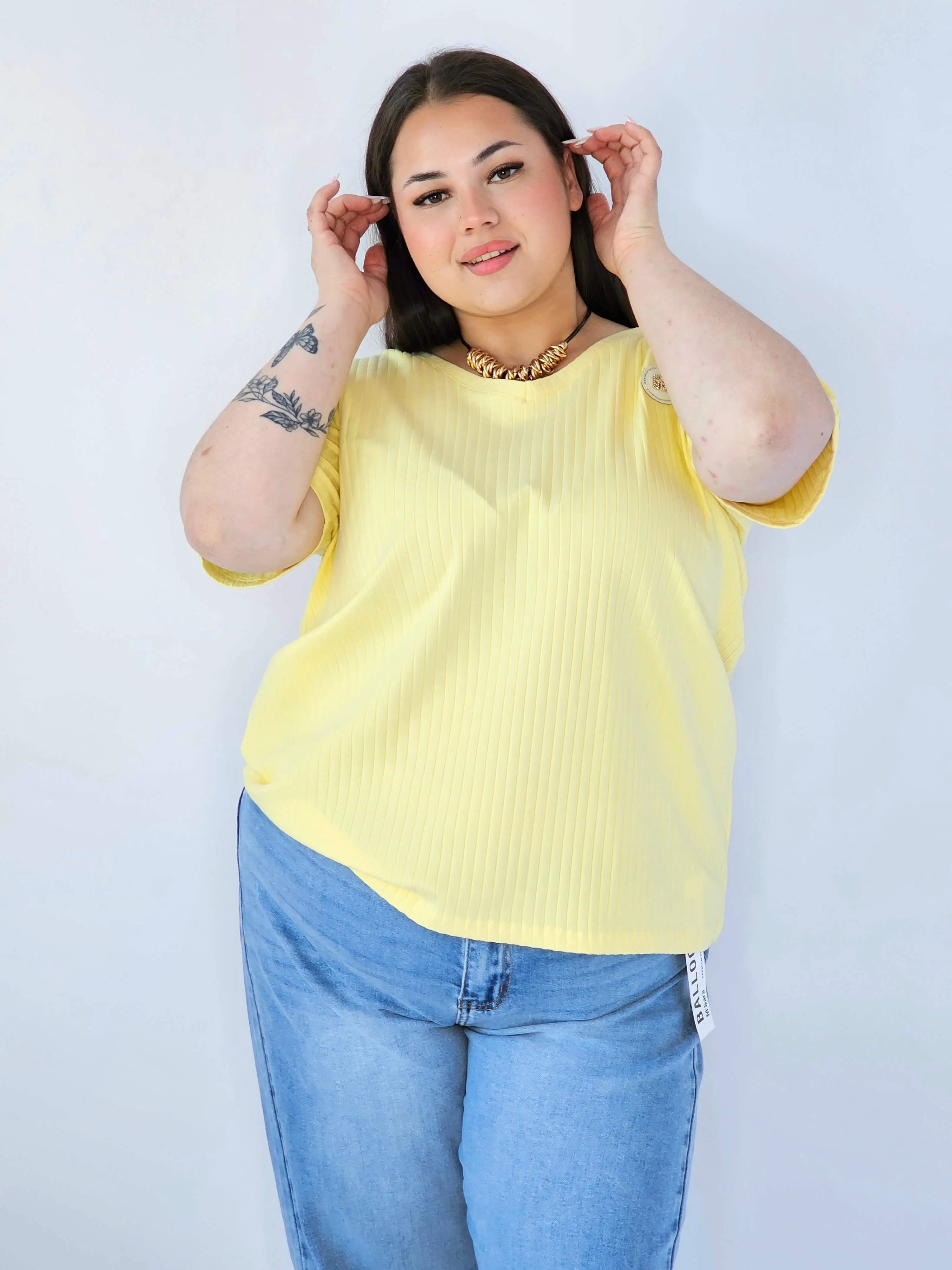 Bluzka Plus Size Z Dekoltem V I Ozdobną Aplikacją Stylowa XL