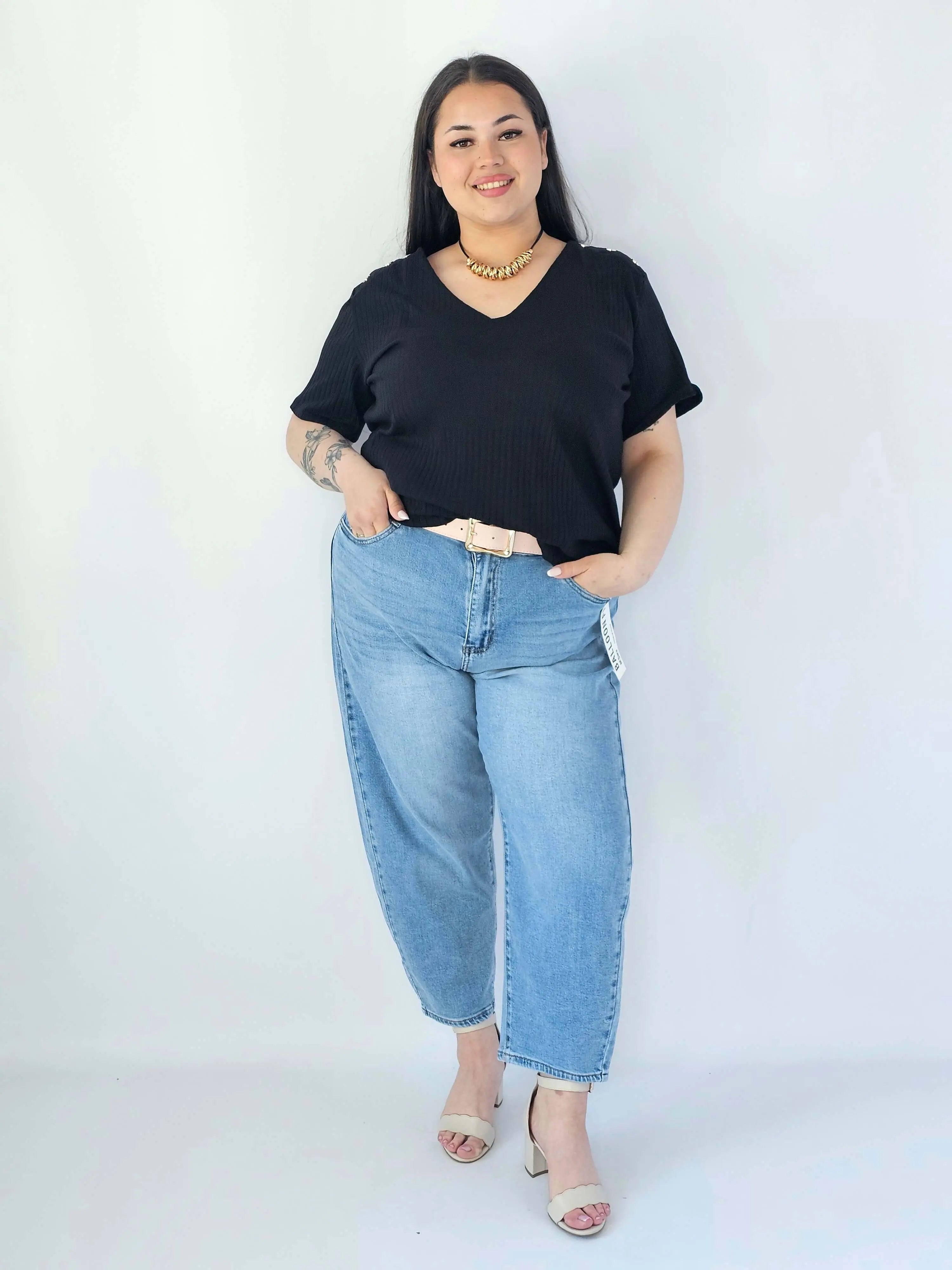 Bluzka Plus Size Z Dekoltem V I Ozdobnymi Detalami Na Ramionach Stylowa XL