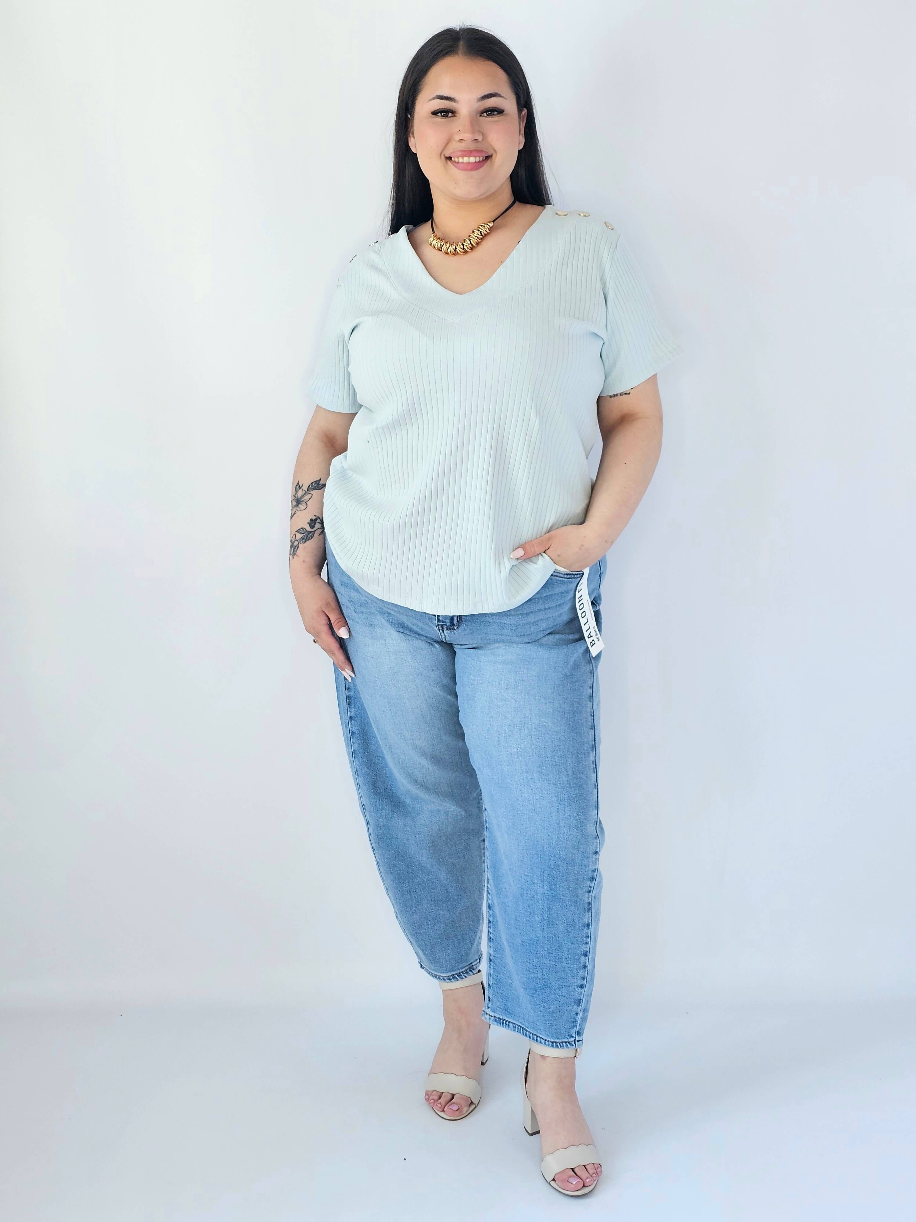 Bluzka Plus Size Z Dekoltem V I Ozdobnymi Detalami Na Ramionach Stylowa XL