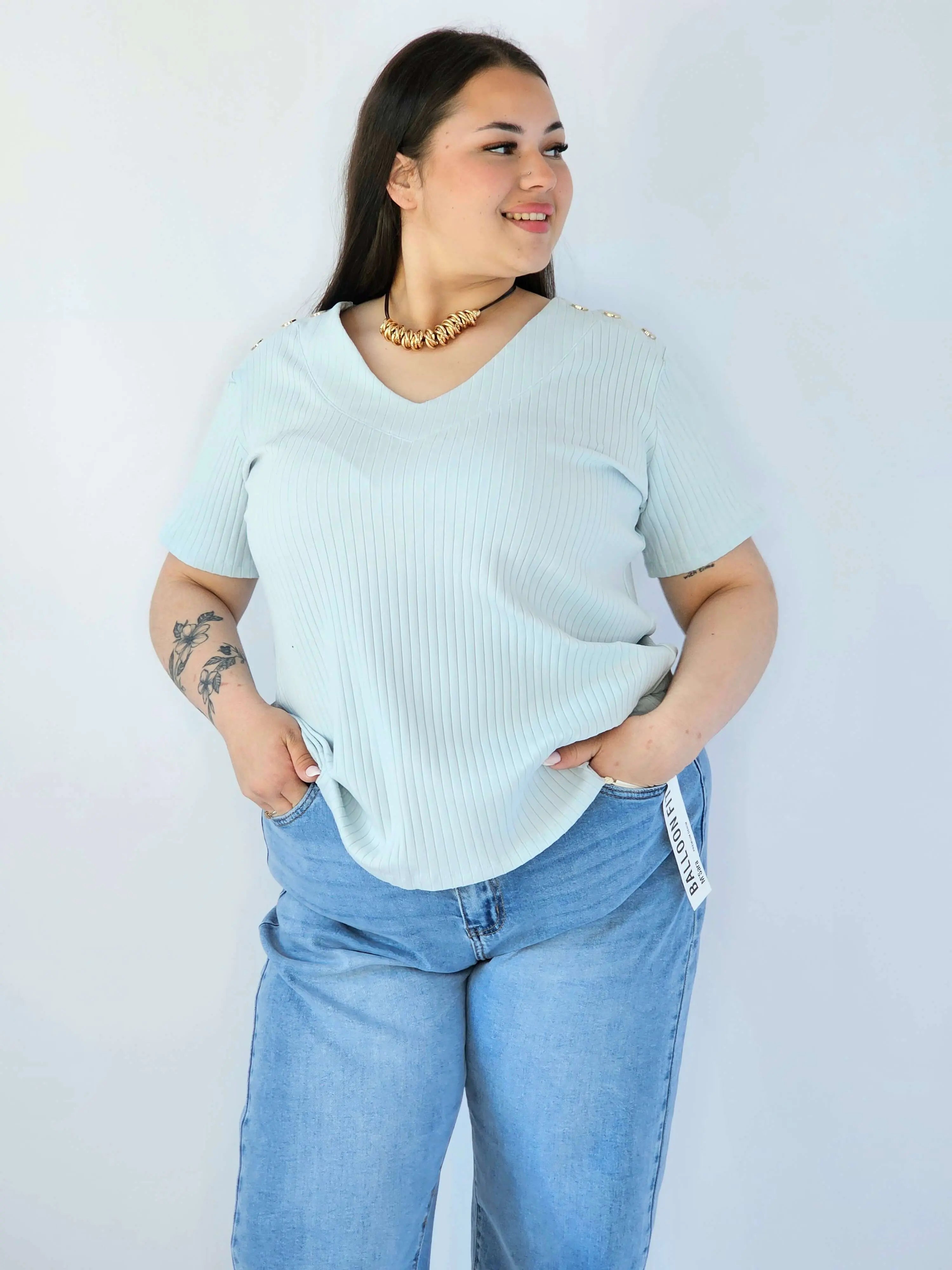 Bluzka Plus Size Z Dekoltem V I Ozdobnymi Detalami Na Ramionach Stylowa XL