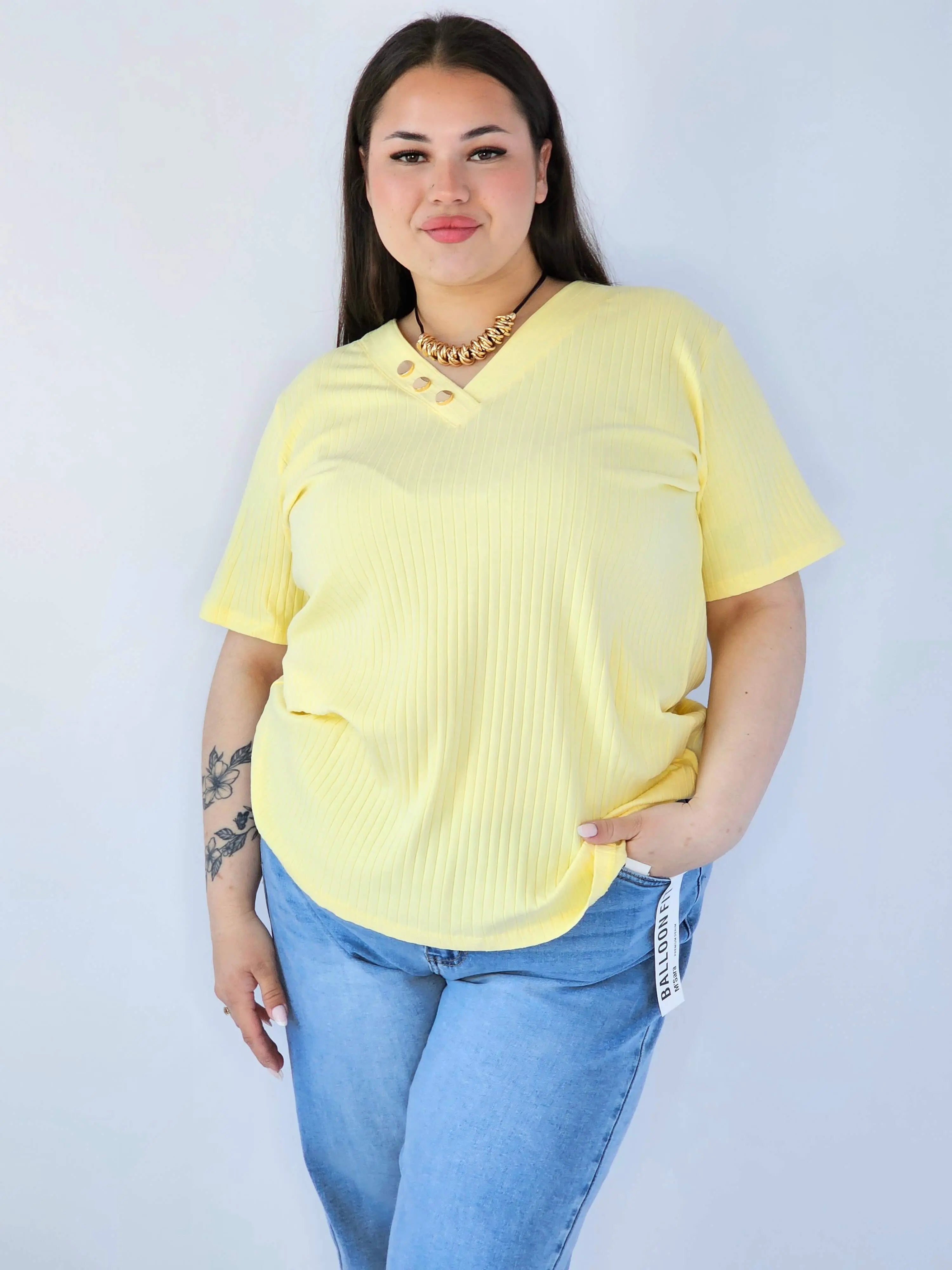 Bluzka Plus Size Z Dekoltem V I Ozdobnymi Guzikami Stylowa XL