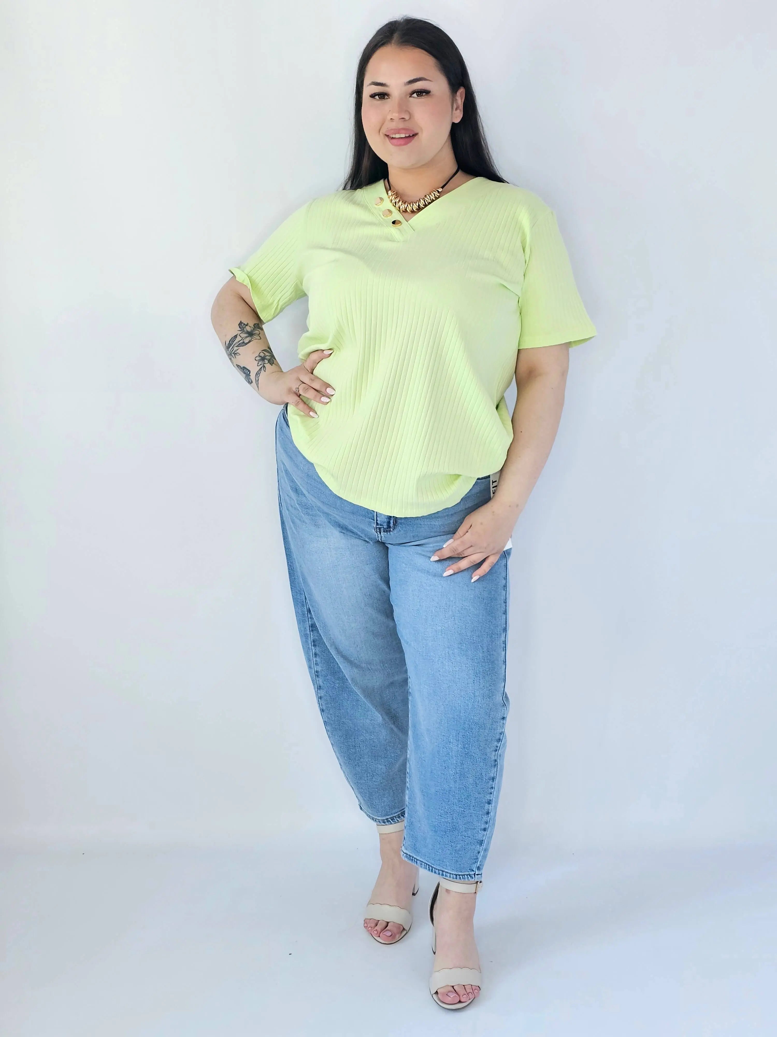 Bluzka Plus Size Z Dekoltem V I Ozdobnymi Guzikami Stylowa XL