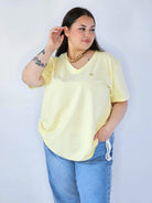 Bluzka Plus Size Z Dekoltem V I Subtelną Ozdobą Stylowa XL