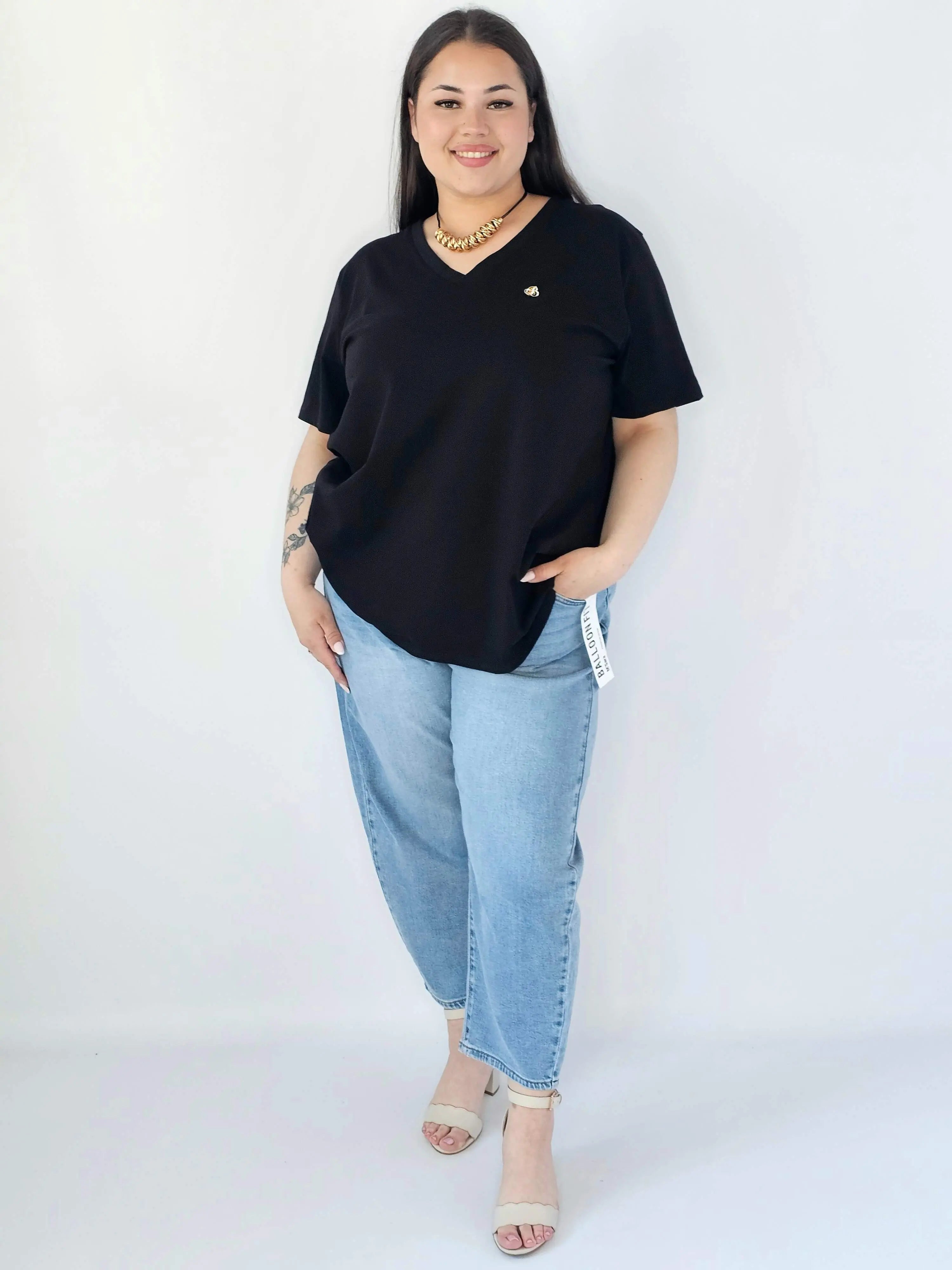 Bluzka Plus Size Z Dekoltem V I Subtelną Ozdobą Stylowa XL