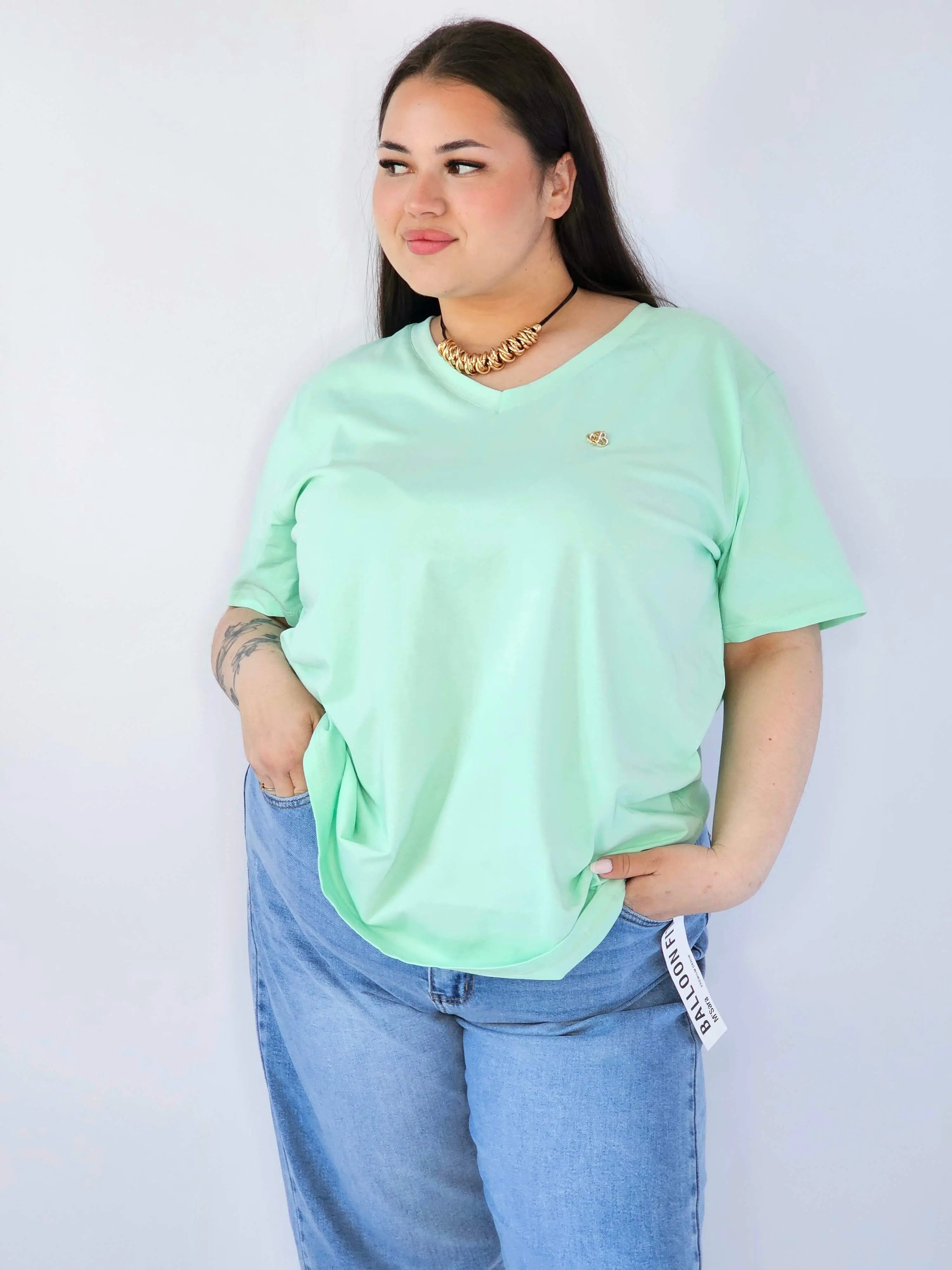 Bluzka Plus Size Z Dekoltem V I Subtelną Ozdobą Stylowa XL