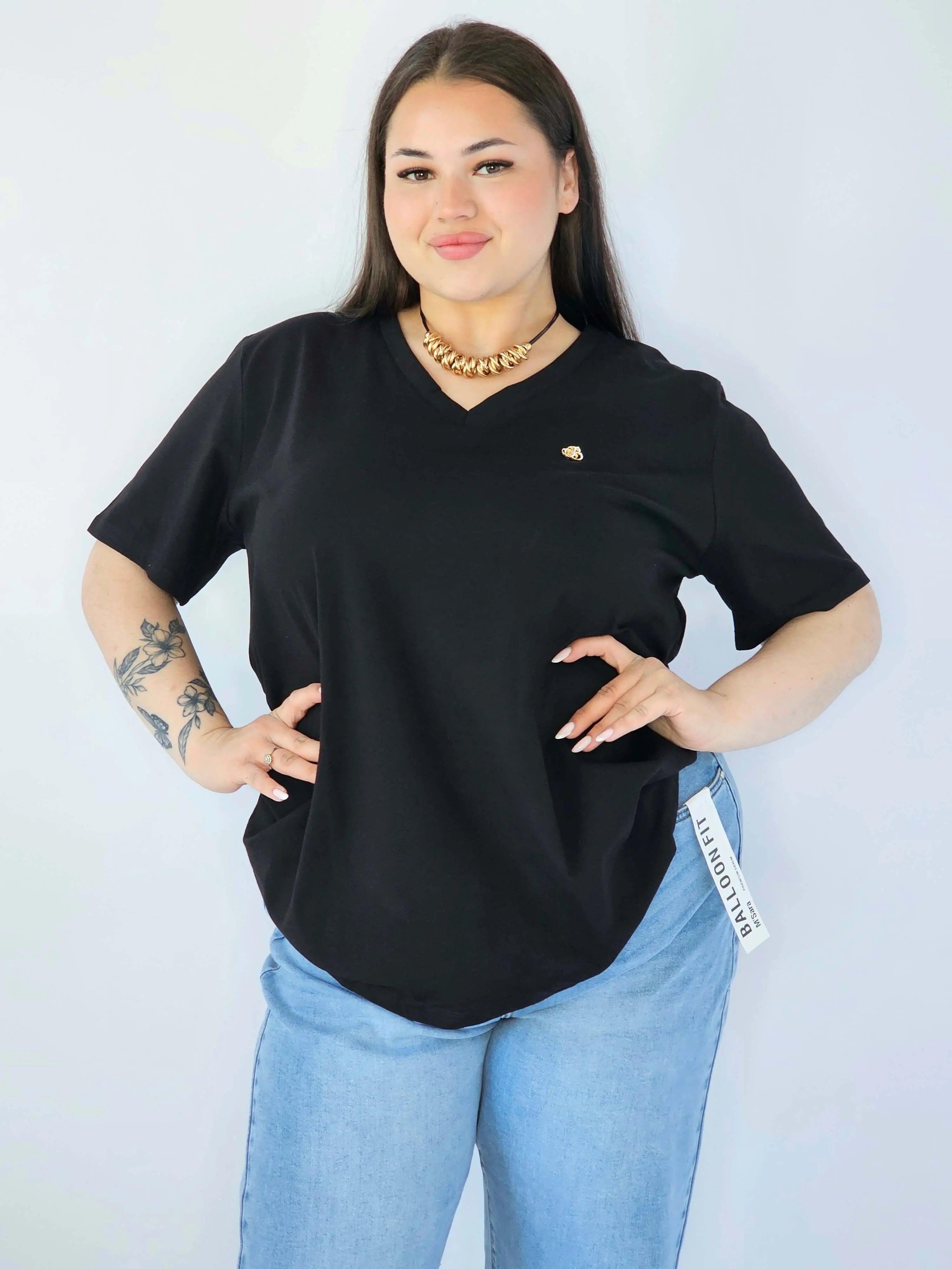 Bluzka Plus Size Z Dekoltem V I Subtelną Ozdobą Stylowa XL