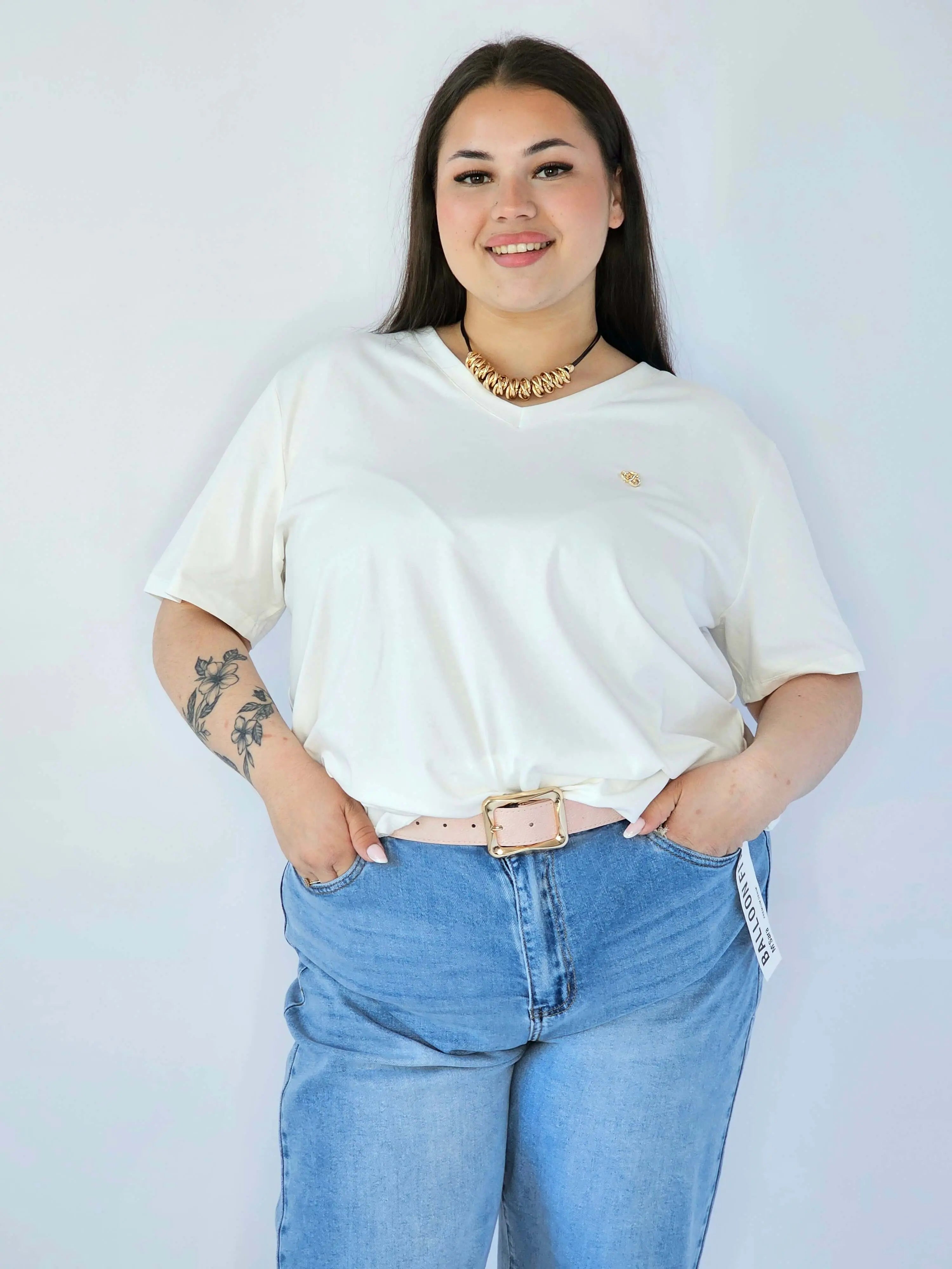 Bluzka Plus Size Z Dekoltem V I Subtelną Ozdobą Stylowa XL