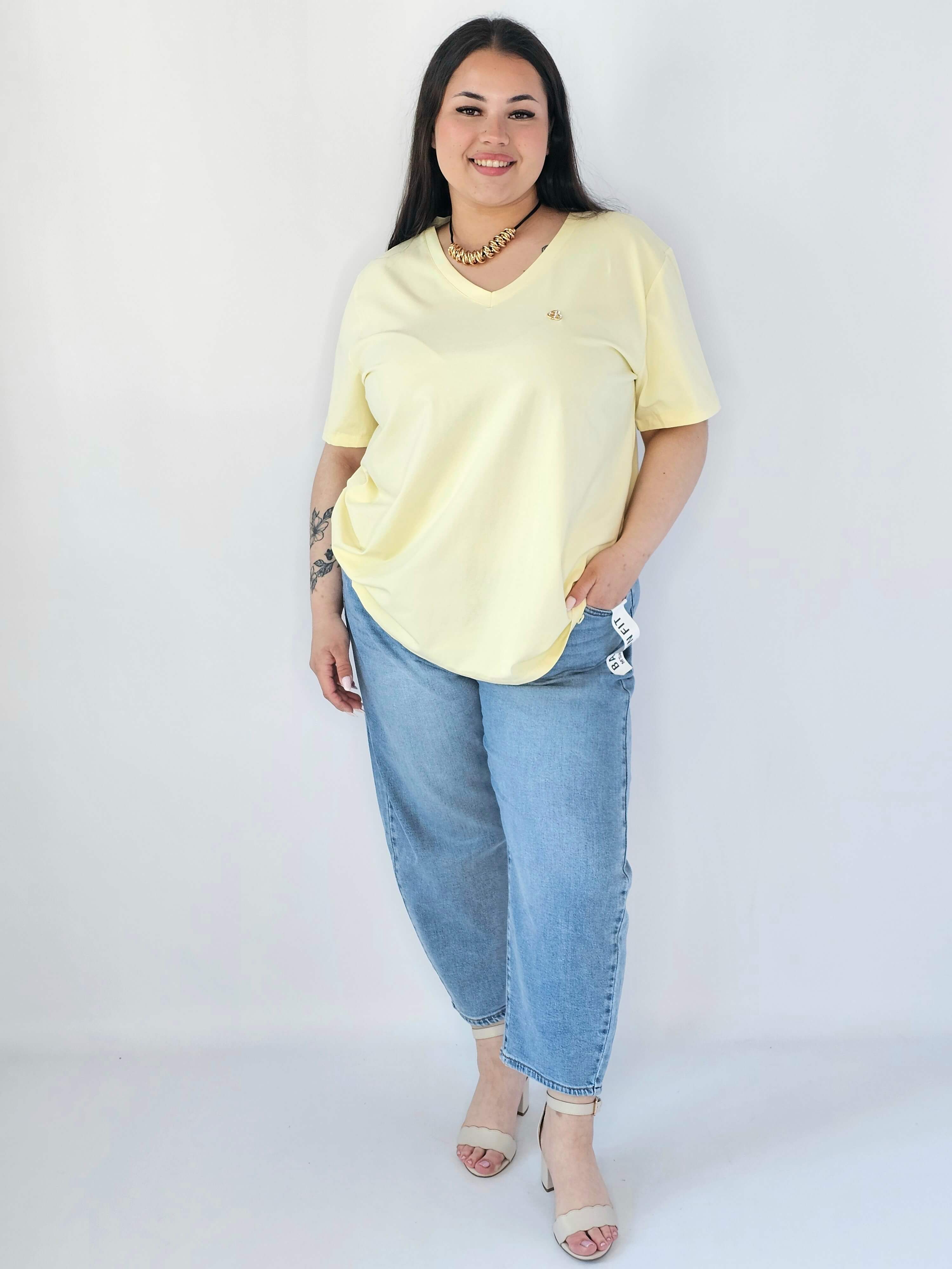Bluzka Plus Size Z Dekoltem V I Subtelną Ozdobą Stylowa XL